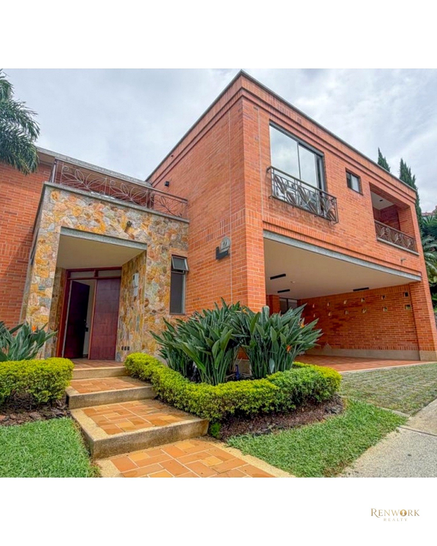 Vista de CASA DE LUJO PARA LA VENTA Y RENTA EN EL POBLADO