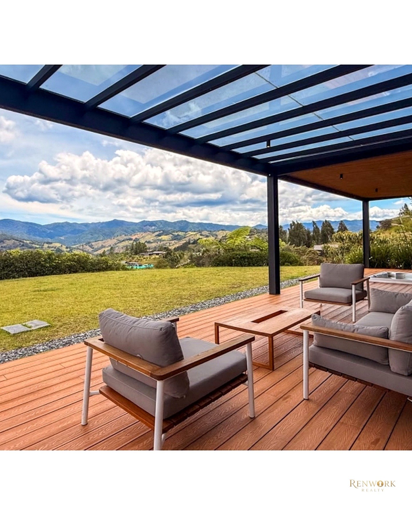 CASA DE LUJO PARA VENTA EN EL RETIRO, DENTRO DE UNIDAD CERRADA