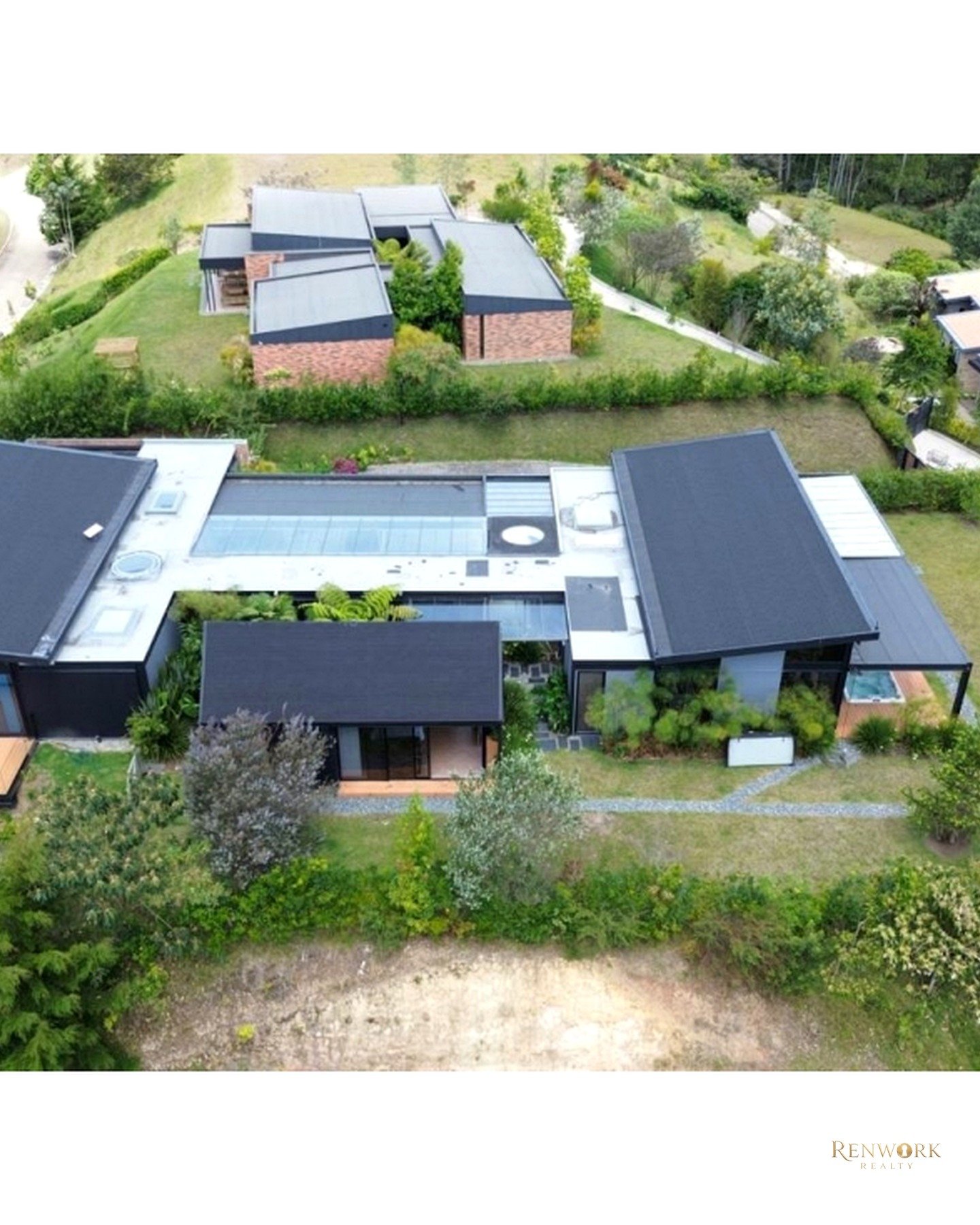 CASA DE LUJO PARA VENTA EN EL RETIRO, DENTRO DE UNIDAD CERRADA · foto 5