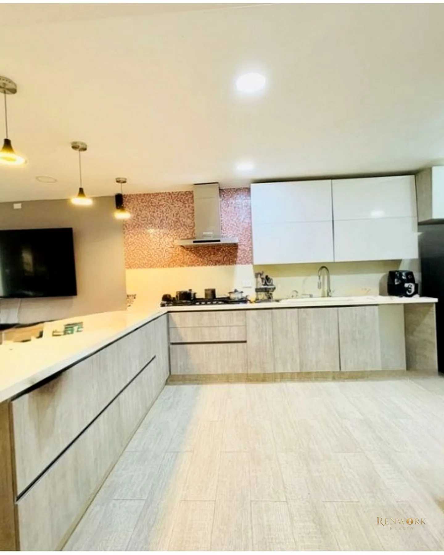 CASA DE TRES NIVELES PARA LA VENTA EN EL POBLADO CERCA AL TESORO · foto 4