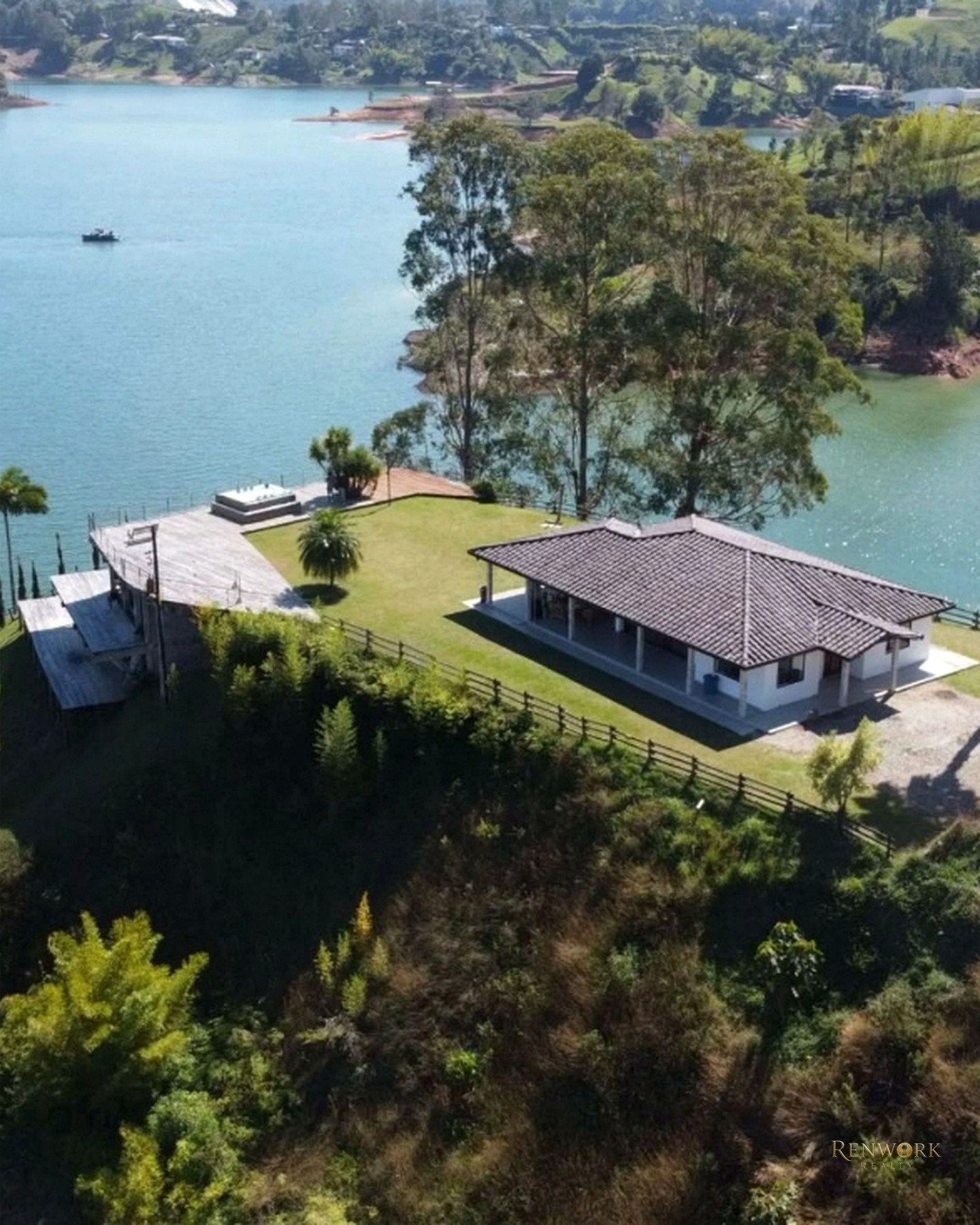 CASA EN GUATAPE CON ACESSO A LA REPRESA · foto 1