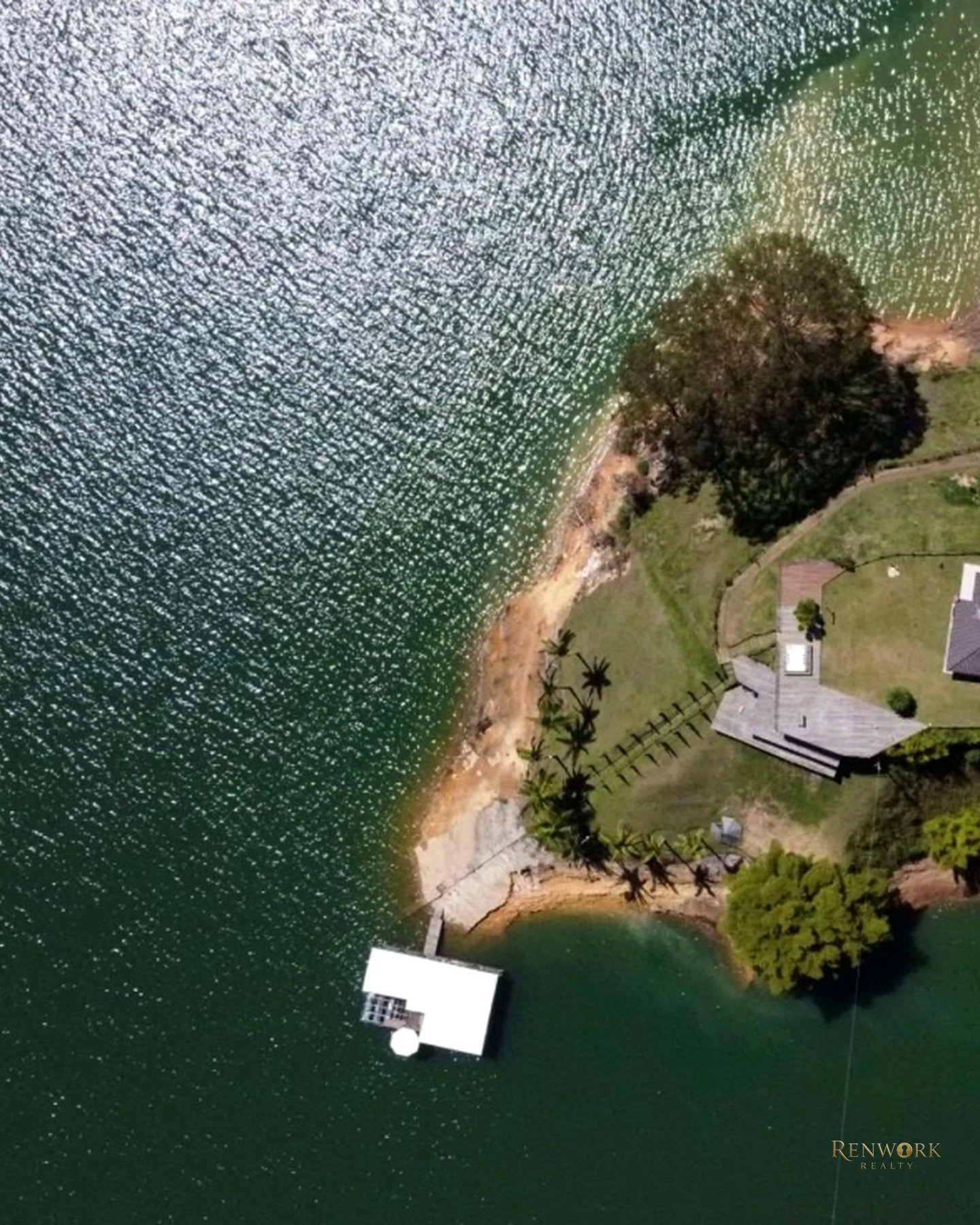 CASA EN GUATAPE CON ACESSO A LA REPRESA · foto 2