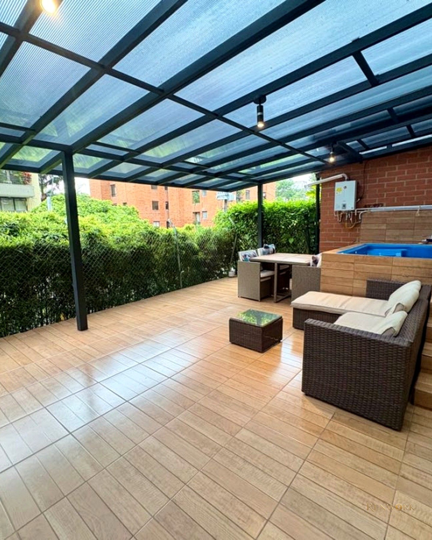 CASA EN VENTA A 2 MINUTOS DEL CENTRO COMERCIAL EL TESORO - 240 M² · foto 4