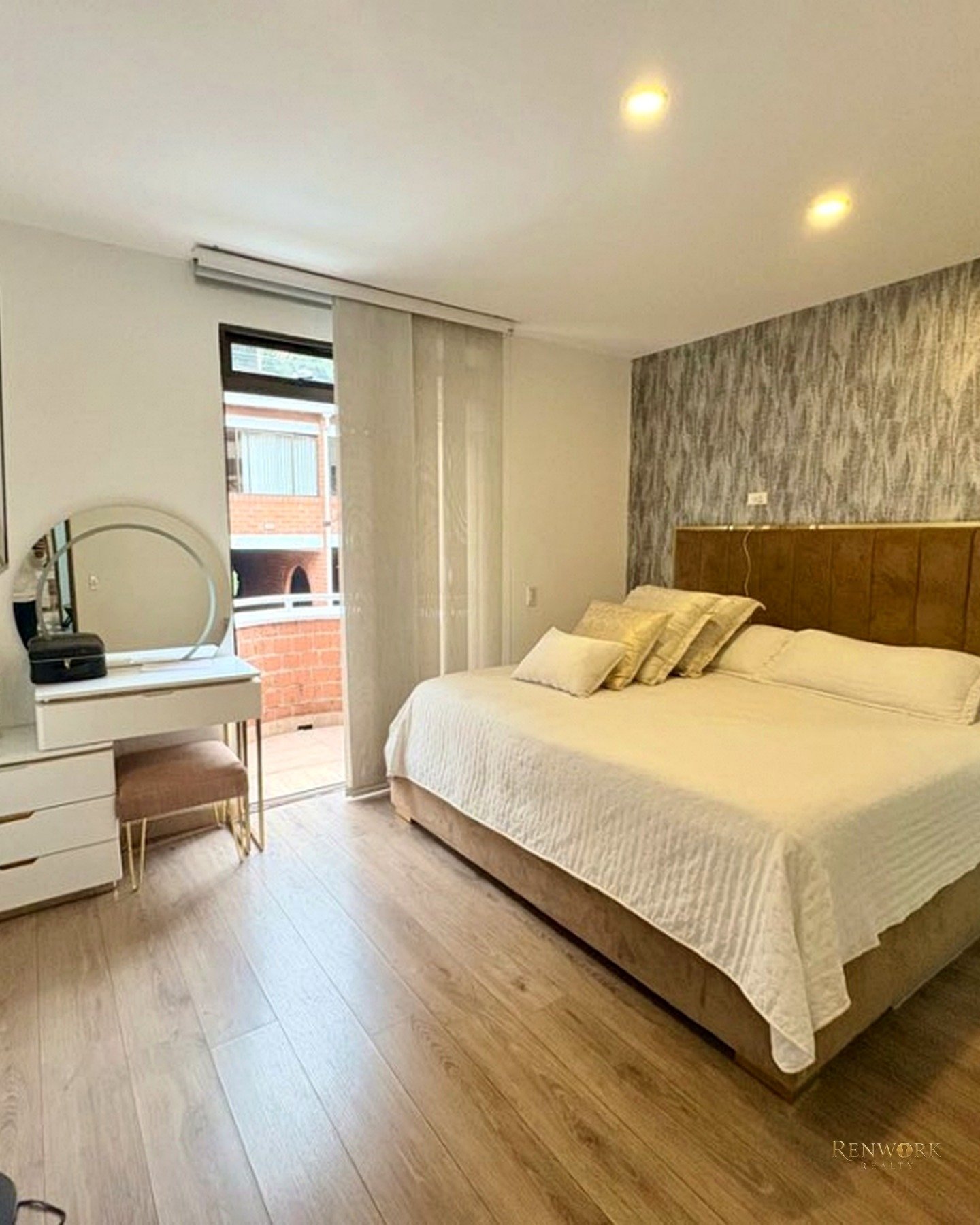 CASA EN VENTA A 2 MINUTOS DEL CENTRO COMERCIAL EL TESORO - 240 M² · foto 14