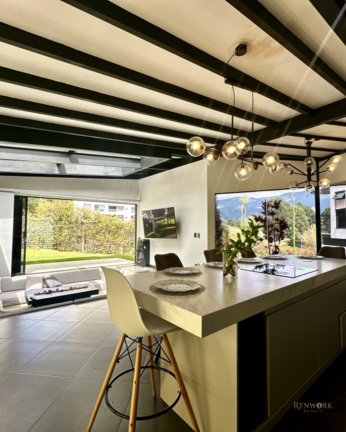 CASA EN VENTA CON VISTA A LA CIUDAD, JACCUZI Y SALA DE CINE. SABANETA. · foto 2