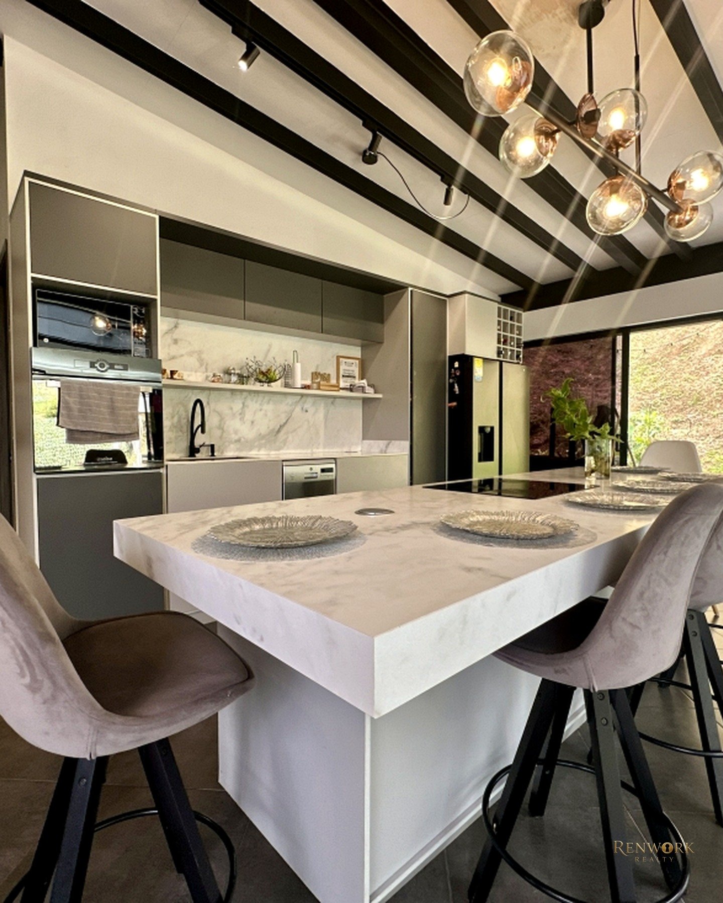 CASA EN VENTA CON VISTA A LA CIUDAD, JACCUZI Y SALA DE CINE. SABANETA. · foto 6