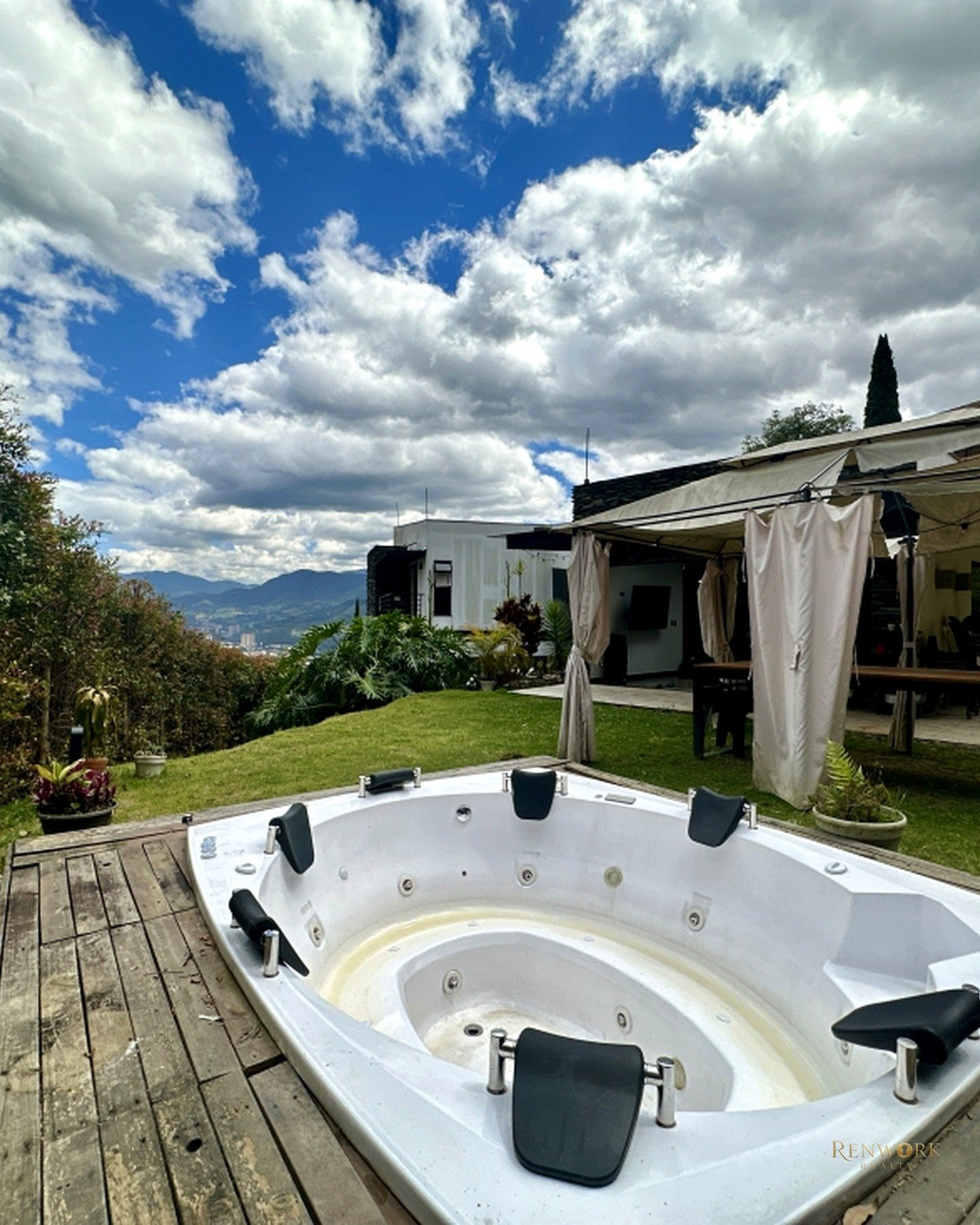 CASA EN VENTA CON VISTA A LA CIUDAD, JACCUZI Y SALA DE CINE. SABANETA. · foto 19