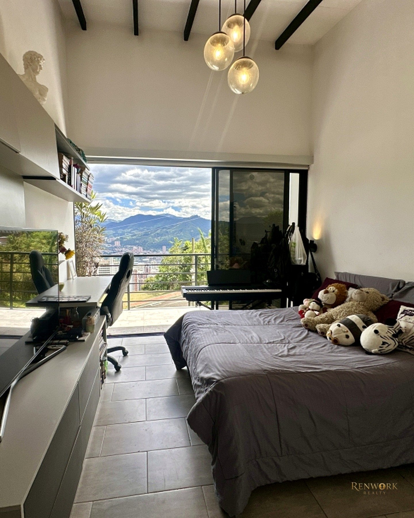 CASA EN VENTA CON VISTA A LA CIUDAD, JACCUZI Y SALA DE CINE. SABANETA. · foto 14