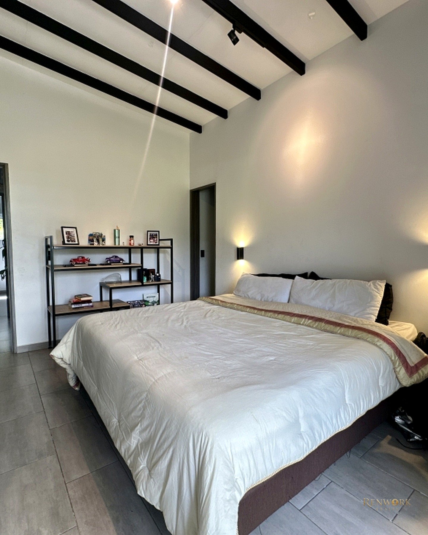 CASA EN VENTA CON VISTA A LA CIUDAD, JACCUZI Y SALA DE CINE. SABANETA. · foto 11