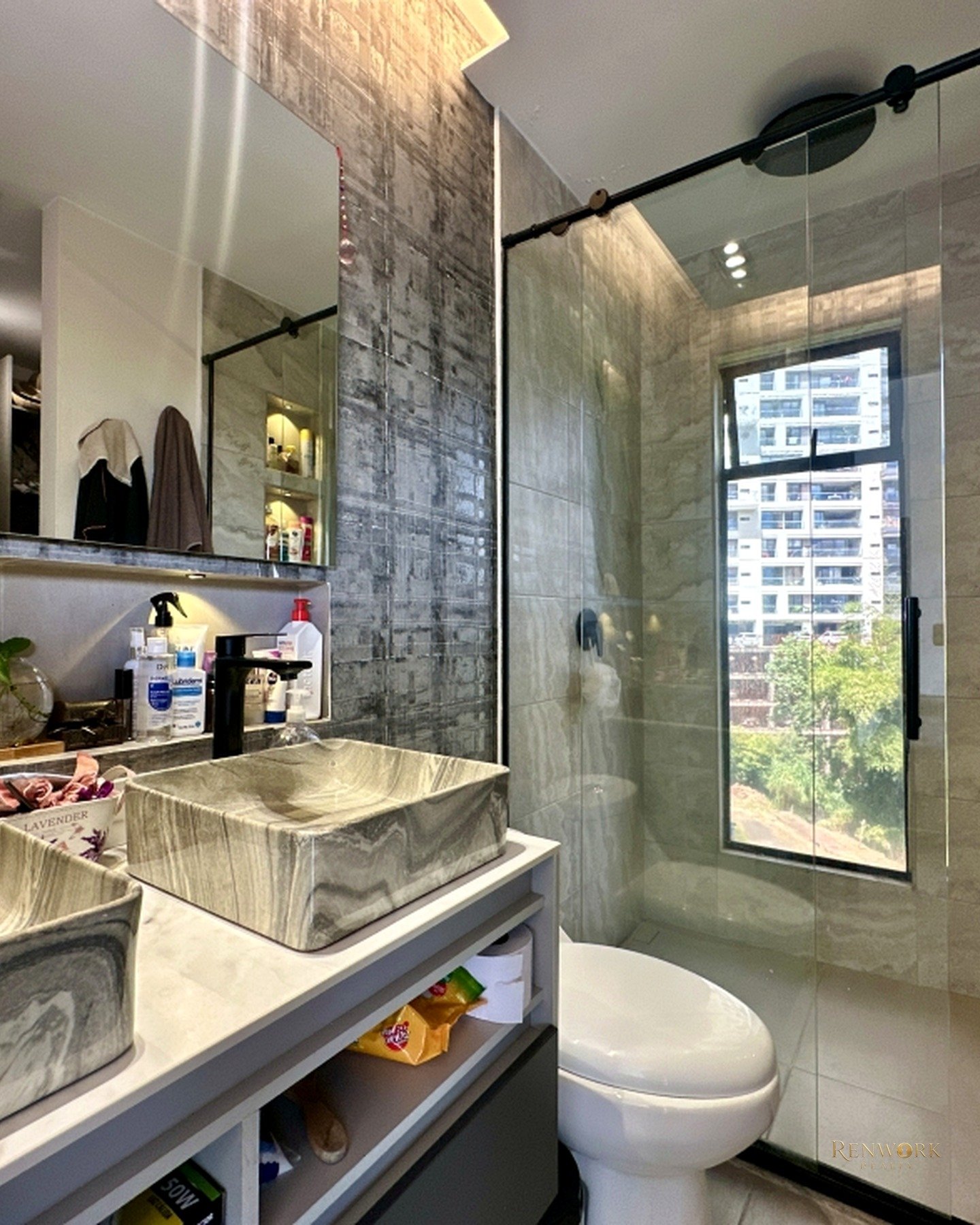 CASA EN VENTA CON VISTA A LA CIUDAD, JACCUZI Y SALA DE CINE. SABANETA. · foto 12