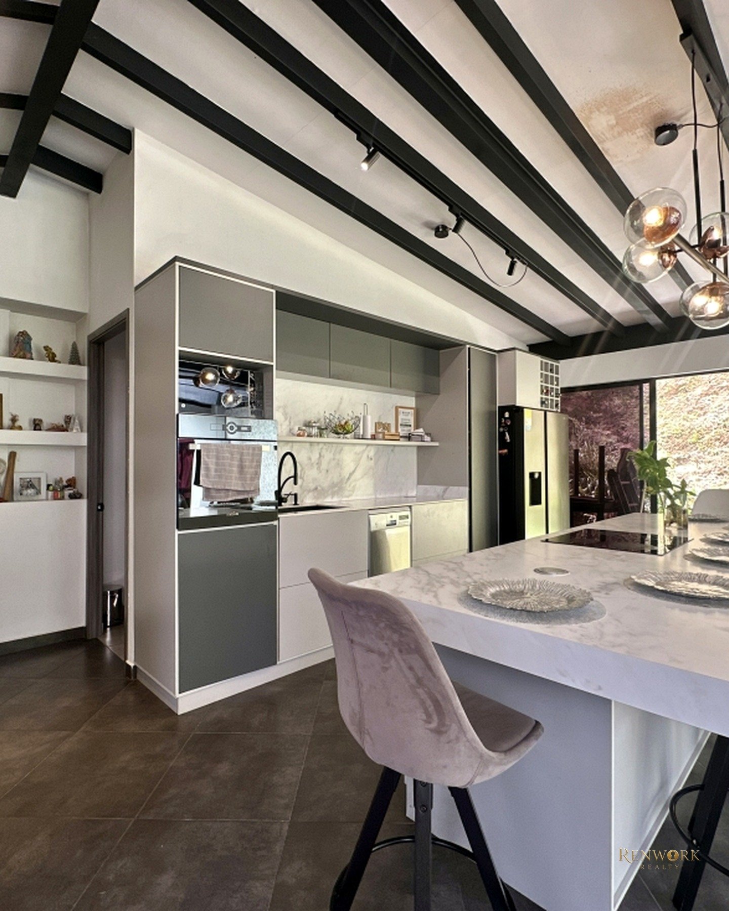 CASA EN VENTA CON VISTA A LA CIUDAD, JACCUZI Y SALA DE CINE. SABANETA. · foto 5