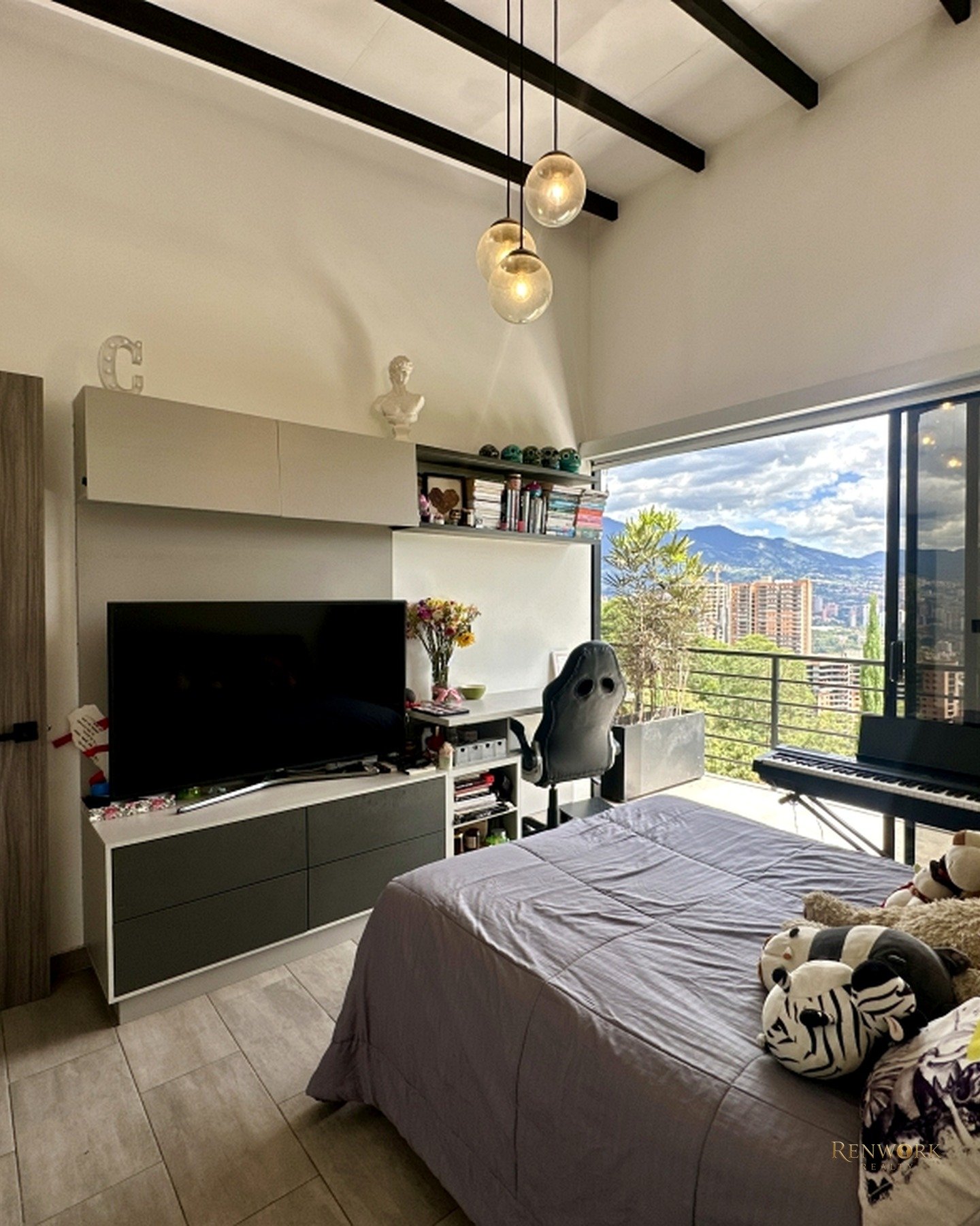 CASA EN VENTA CON VISTA A LA CIUDAD, JACCUZI Y SALA DE CINE. SABANETA. · foto 15