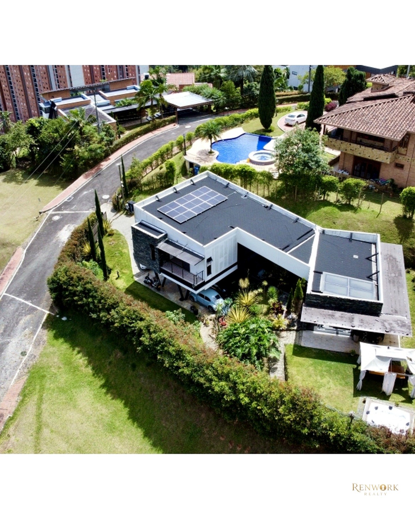 CASA EN VENTA CON VISTA A LA CIUDAD, JACCUZI Y SALA DE CINE. SABANETA. · foto 1