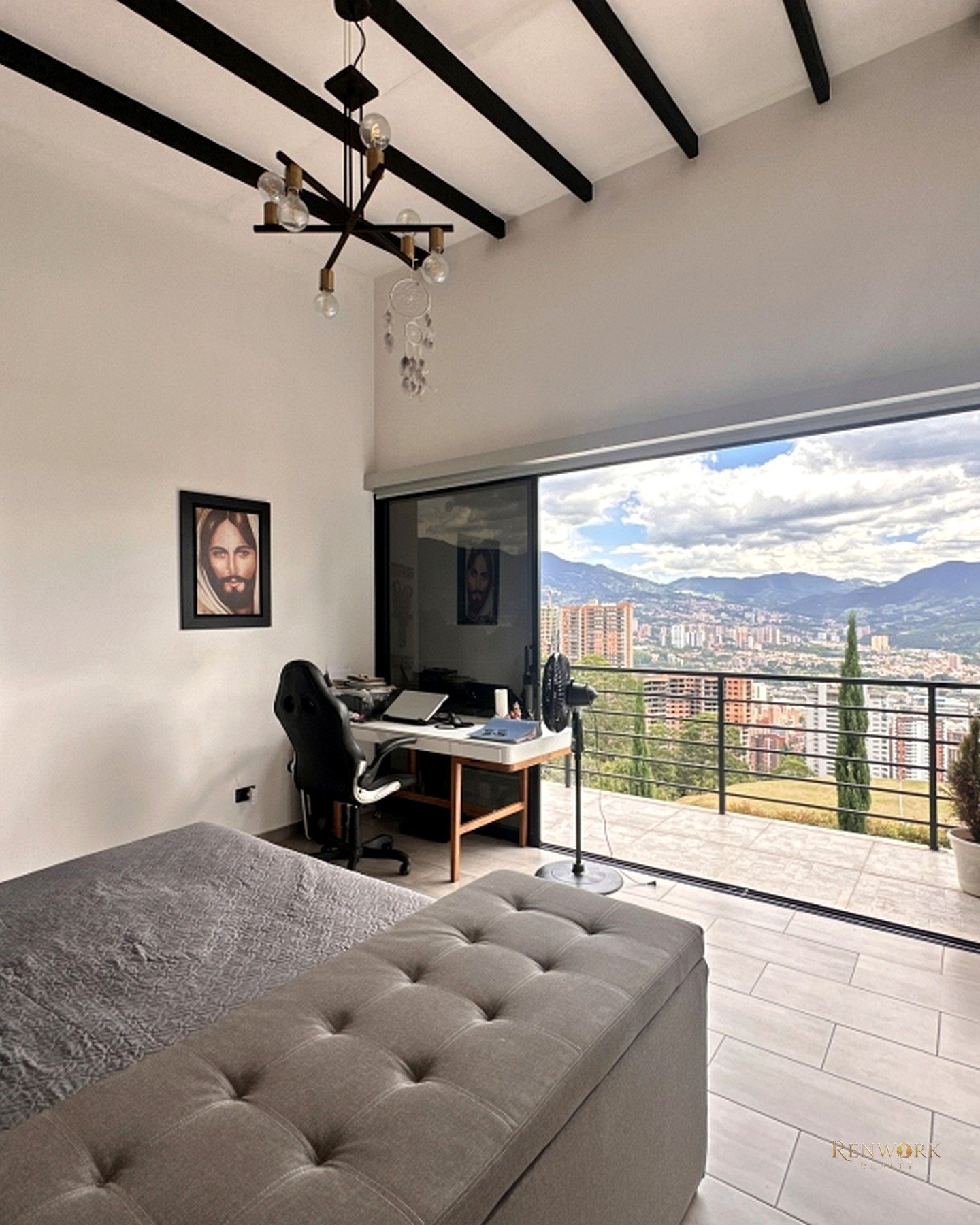 CASA EN VENTA CON VISTA A LA CIUDAD, JACCUZI Y SALA DE CINE. SABANETA. · foto 13