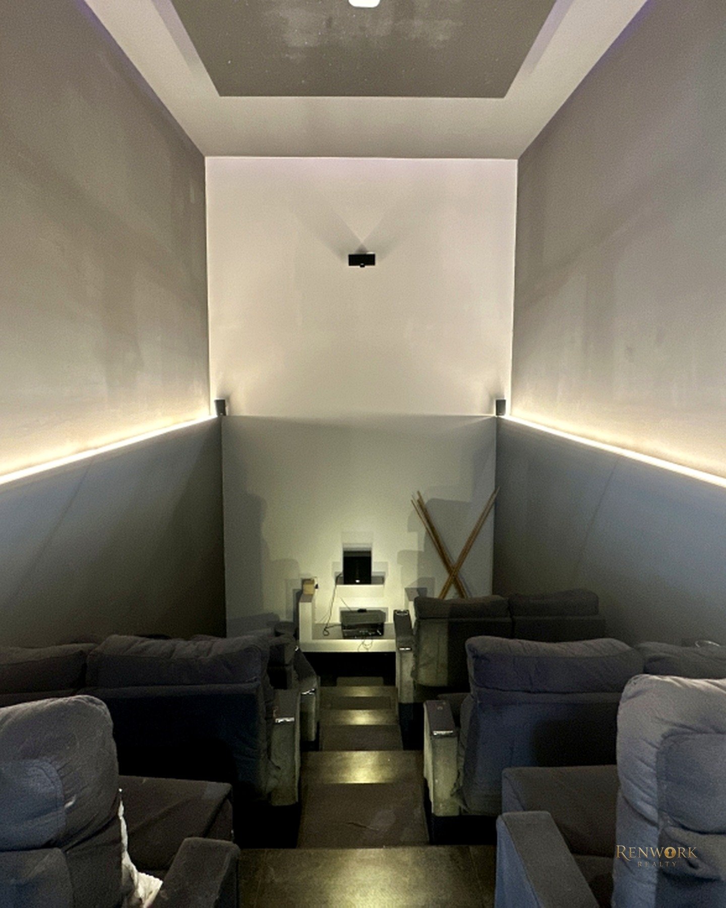 CASA EN VENTA CON VISTA A LA CIUDAD, JACCUZI Y SALA DE CINE. SABANETA. · foto 18