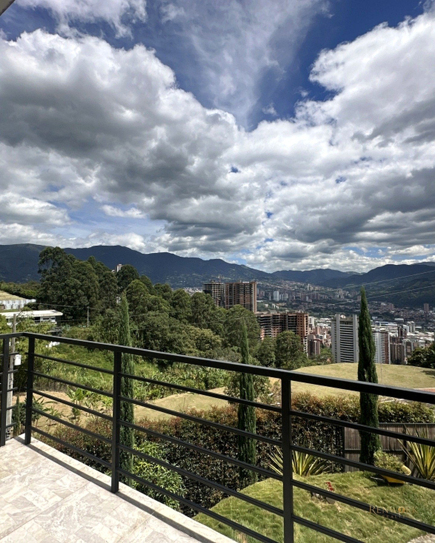 CASA EN VENTA CON VISTA A LA CIUDAD, JACCUZI Y SALA DE CINE. SABANETA. · foto 17