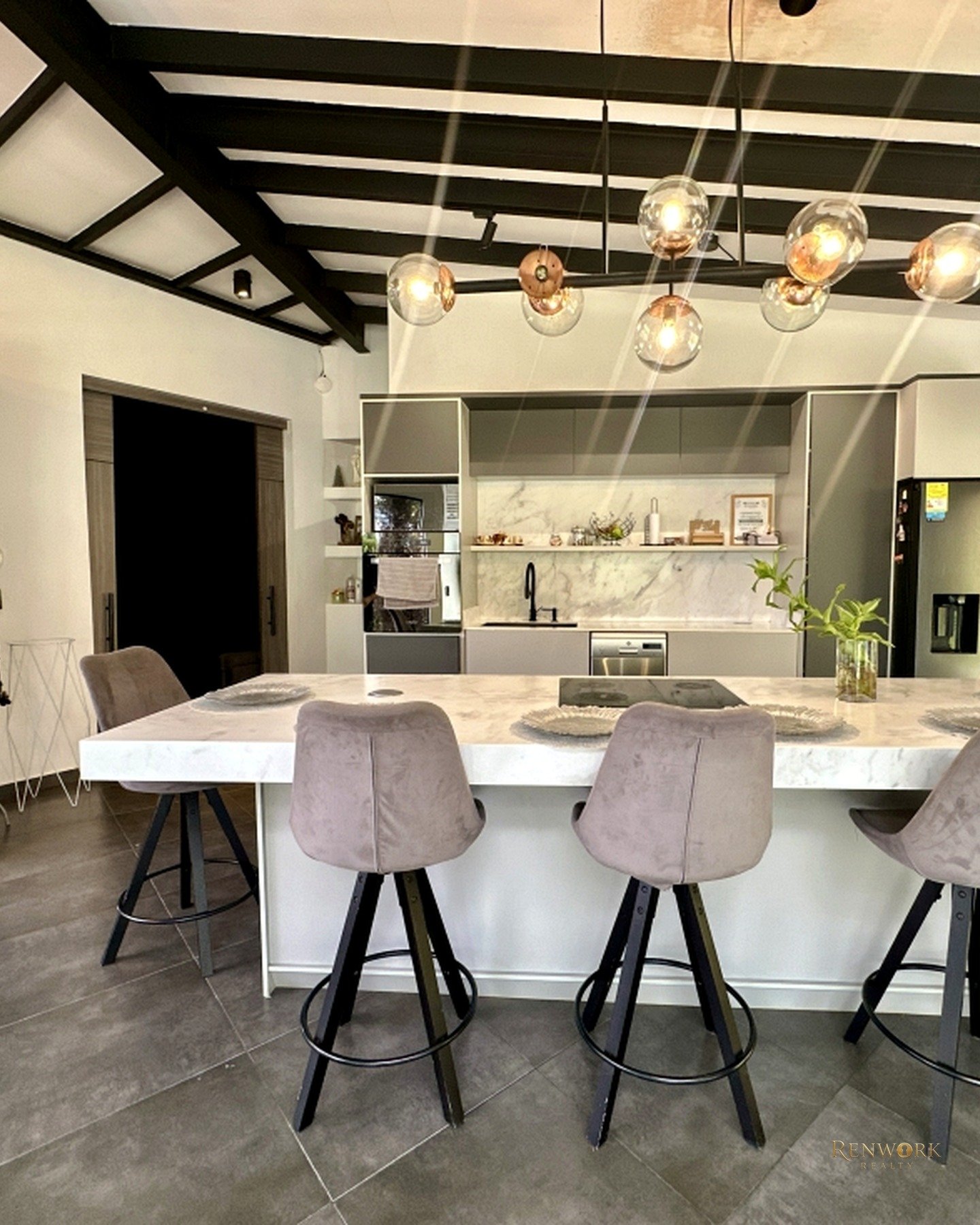 CASA EN VENTA CON VISTA A LA CIUDAD, JACCUZI Y SALA DE CINE. SABANETA. · foto 4