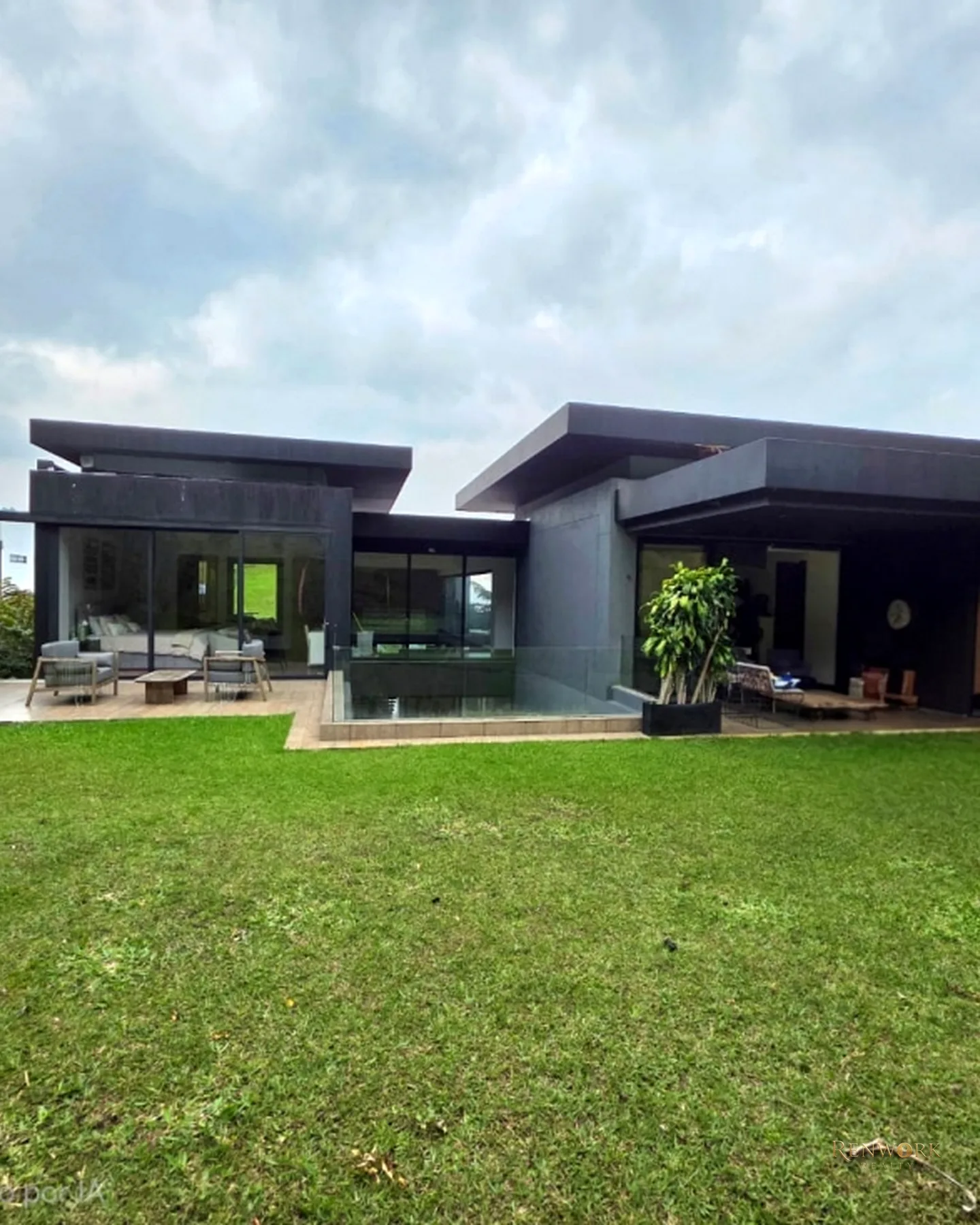 CASA EN VENTA PARTE BAJA AVENIDA LAS PALMAS, UNIDAD CERRADA. · foto 1