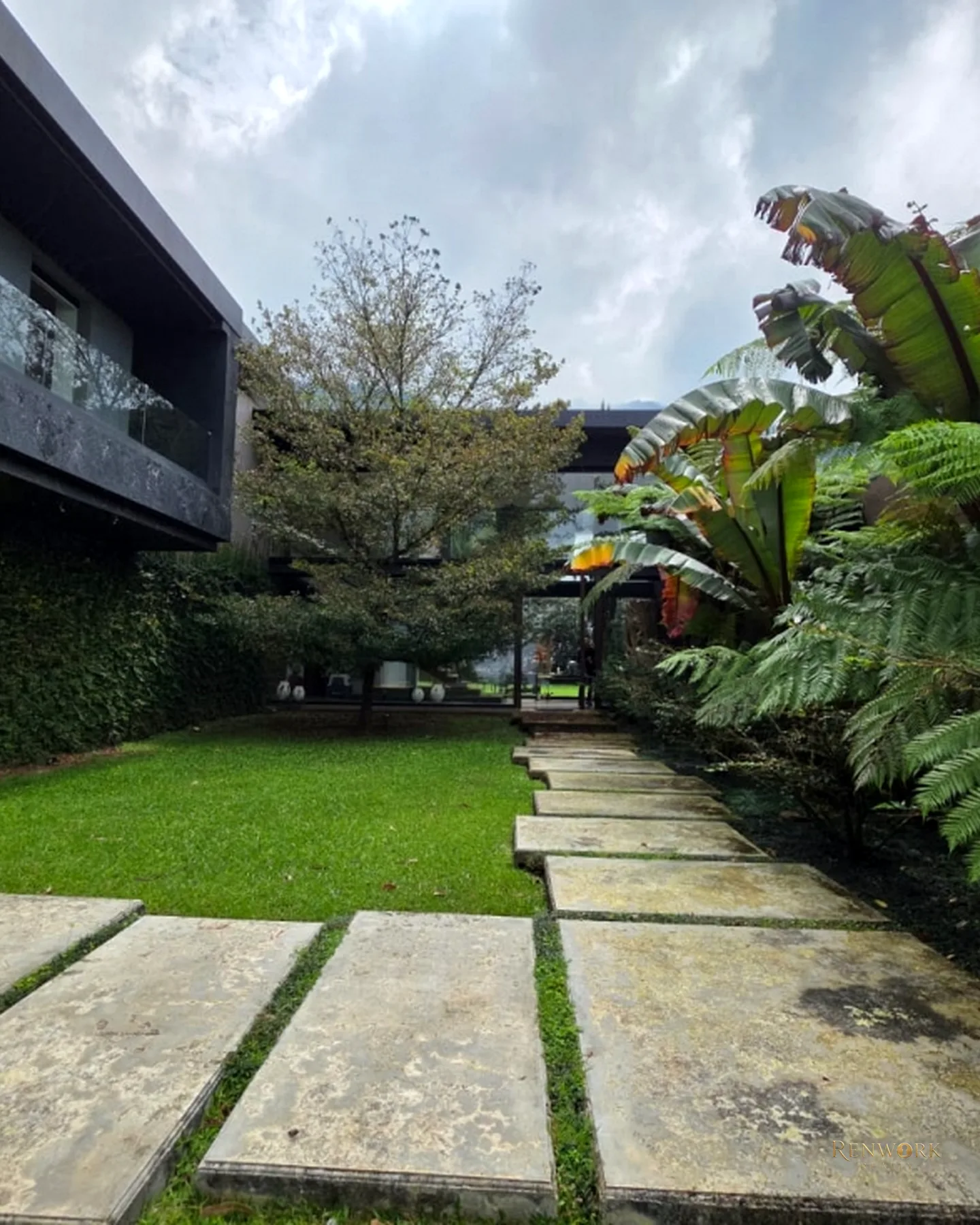 CASA EN VENTA PARTE BAJA AVENIDA LAS PALMAS, UNIDAD CERRADA. · foto 2