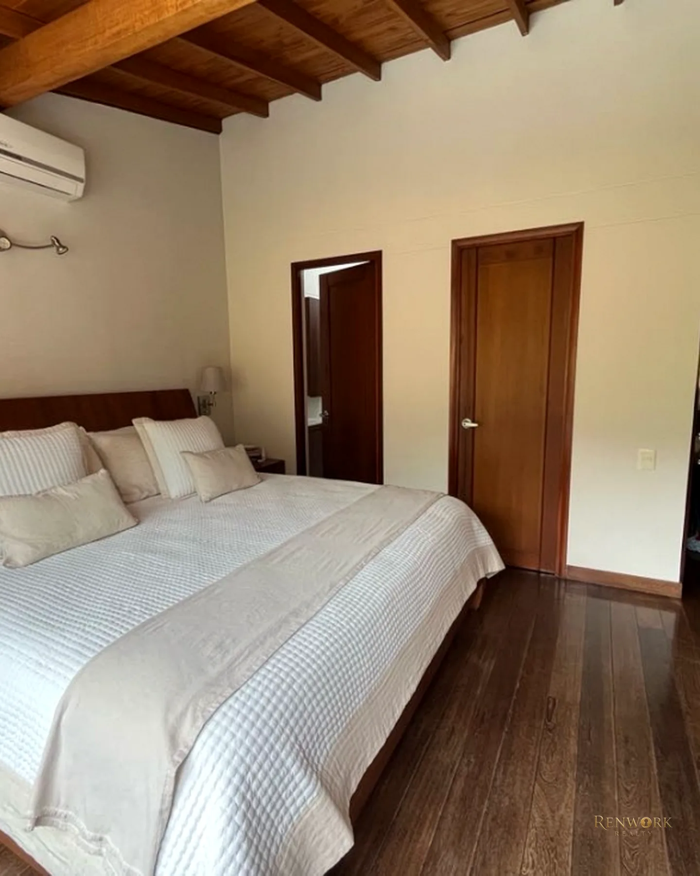 CASA ENVIGADO LOMA DEL CHOCHO 220MT2-3 ALCOBAS-TERRAZAJARDÍN-REFORMADA · foto 9