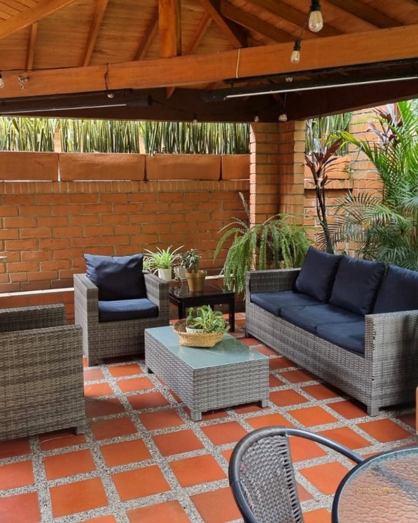 CASA EXCLUSIVA EN VENTA LOMA DE LOS PARRA • EL POBLADO • MEDELLÍN · foto 2