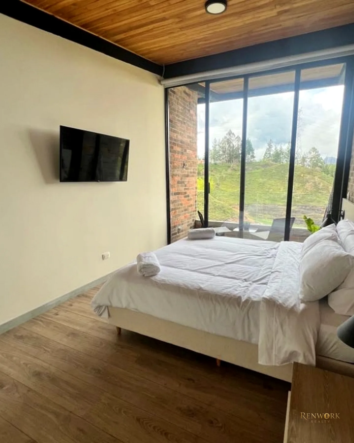 CASA FINCA EN EL PEÑOL EN UNIDAD CERRADA CON EMBALSE · foto 8