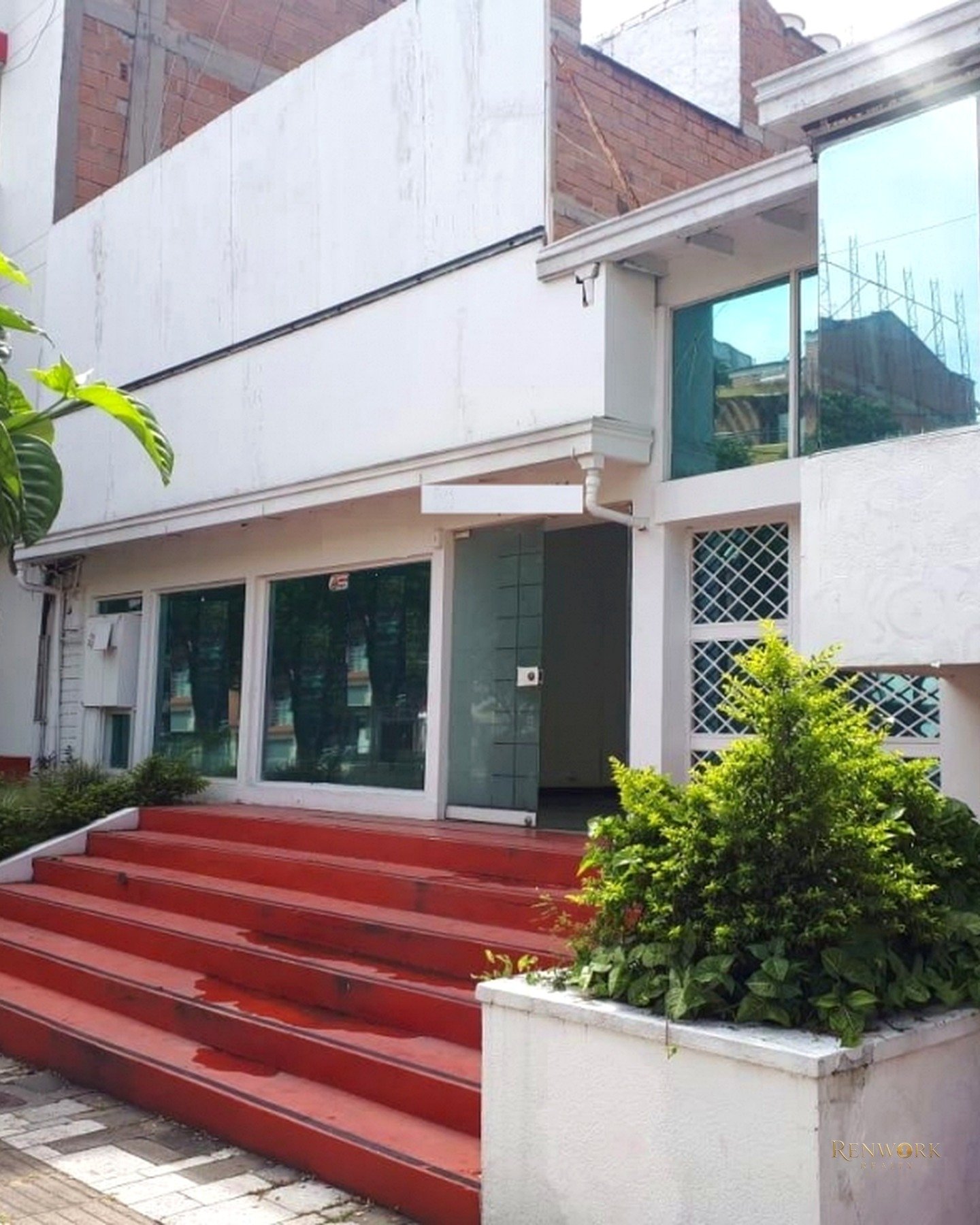 Vista de CASA LOTE ALTA MIXTURA - LAURELES AV 33.