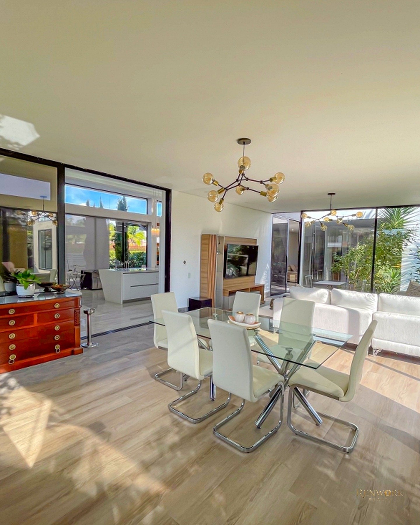 CASA MODERNA CON ACABADOS DE LUJO Y ASCENSOR EN LLANOGRANDE · foto 3