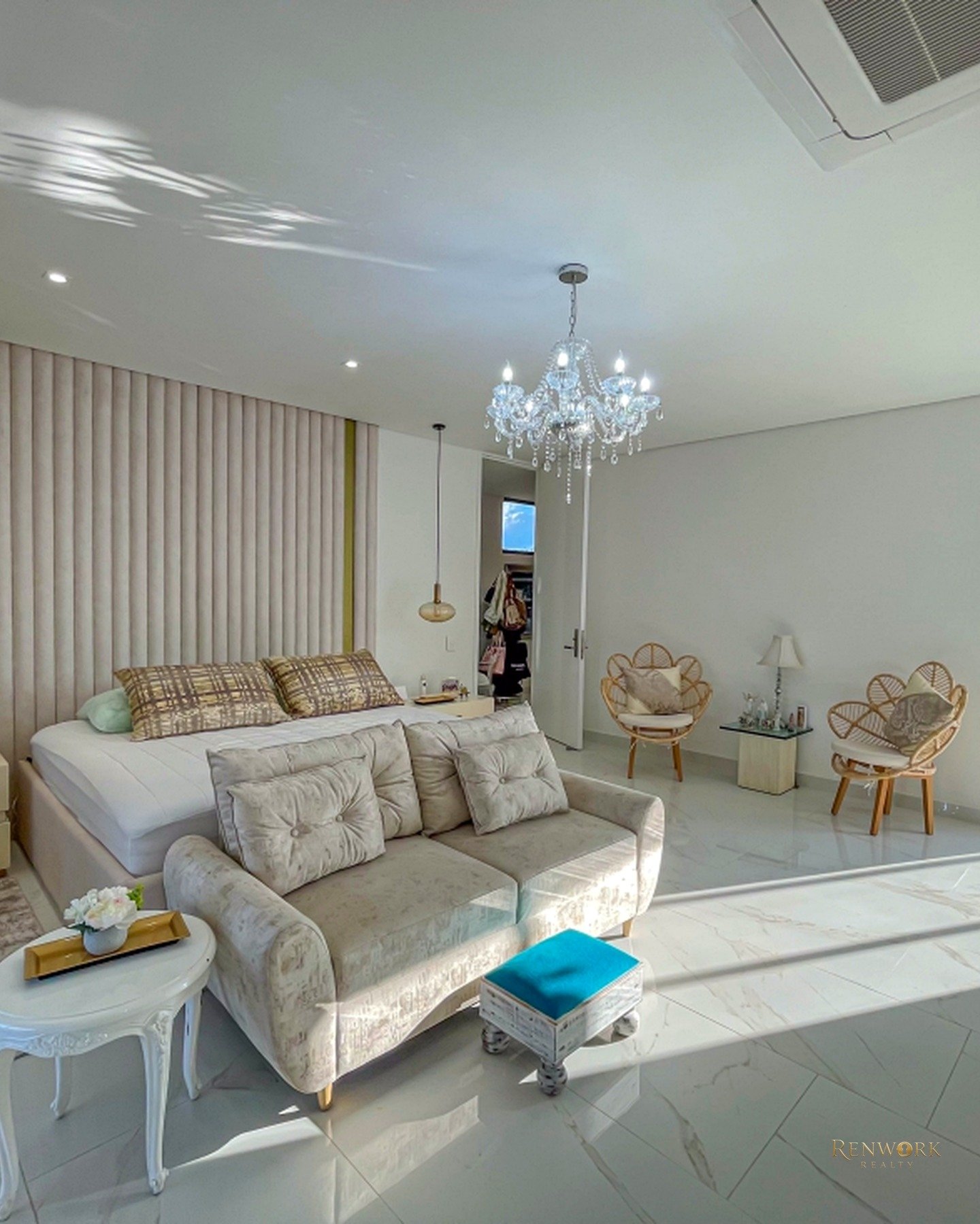 CASA MODERNA CON ACABADOS DE LUJO Y ASCENSOR EN LLANOGRANDE · foto 8