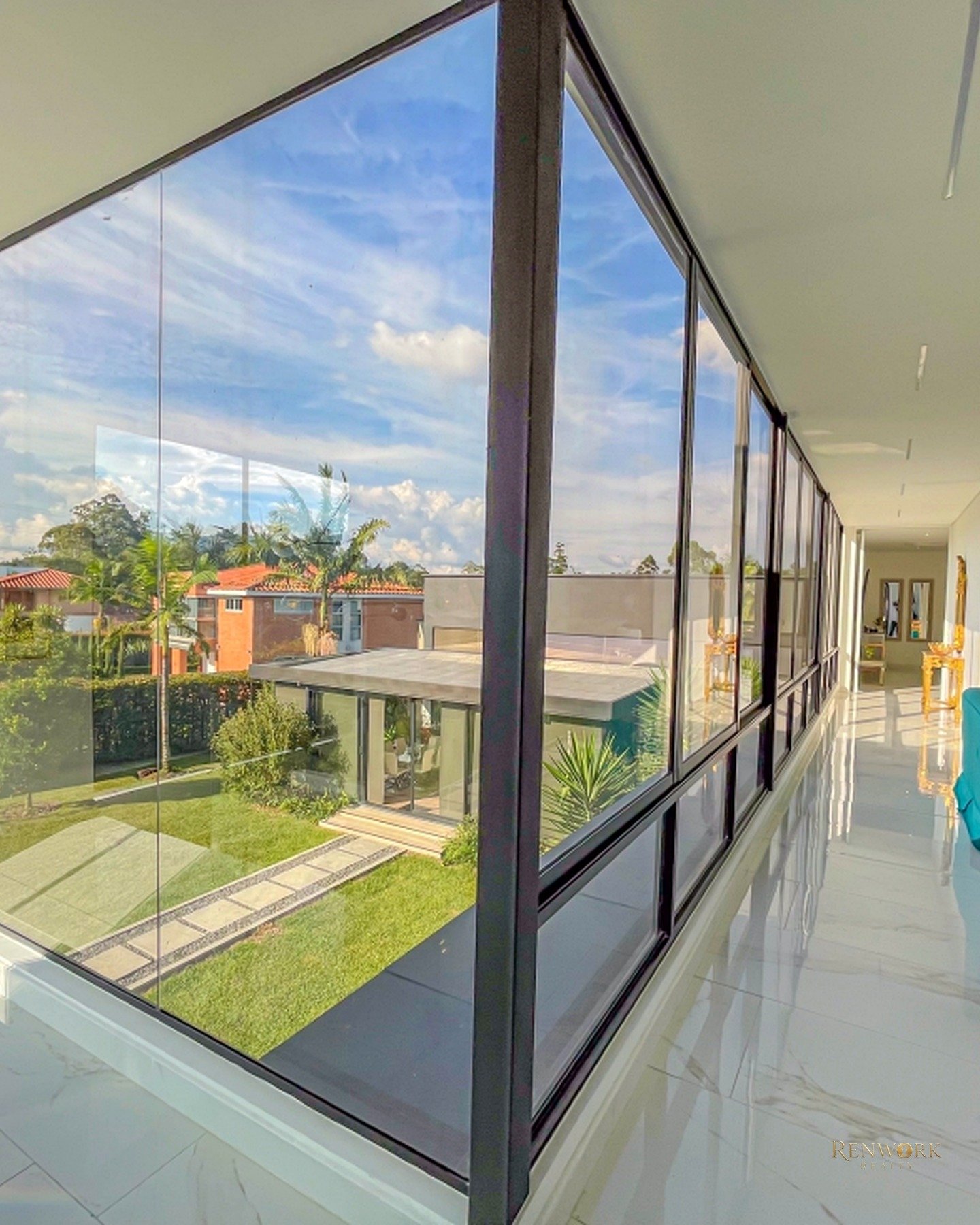 CASA MODERNA CON ACABADOS DE LUJO Y ASCENSOR EN LLANOGRANDE · foto 7