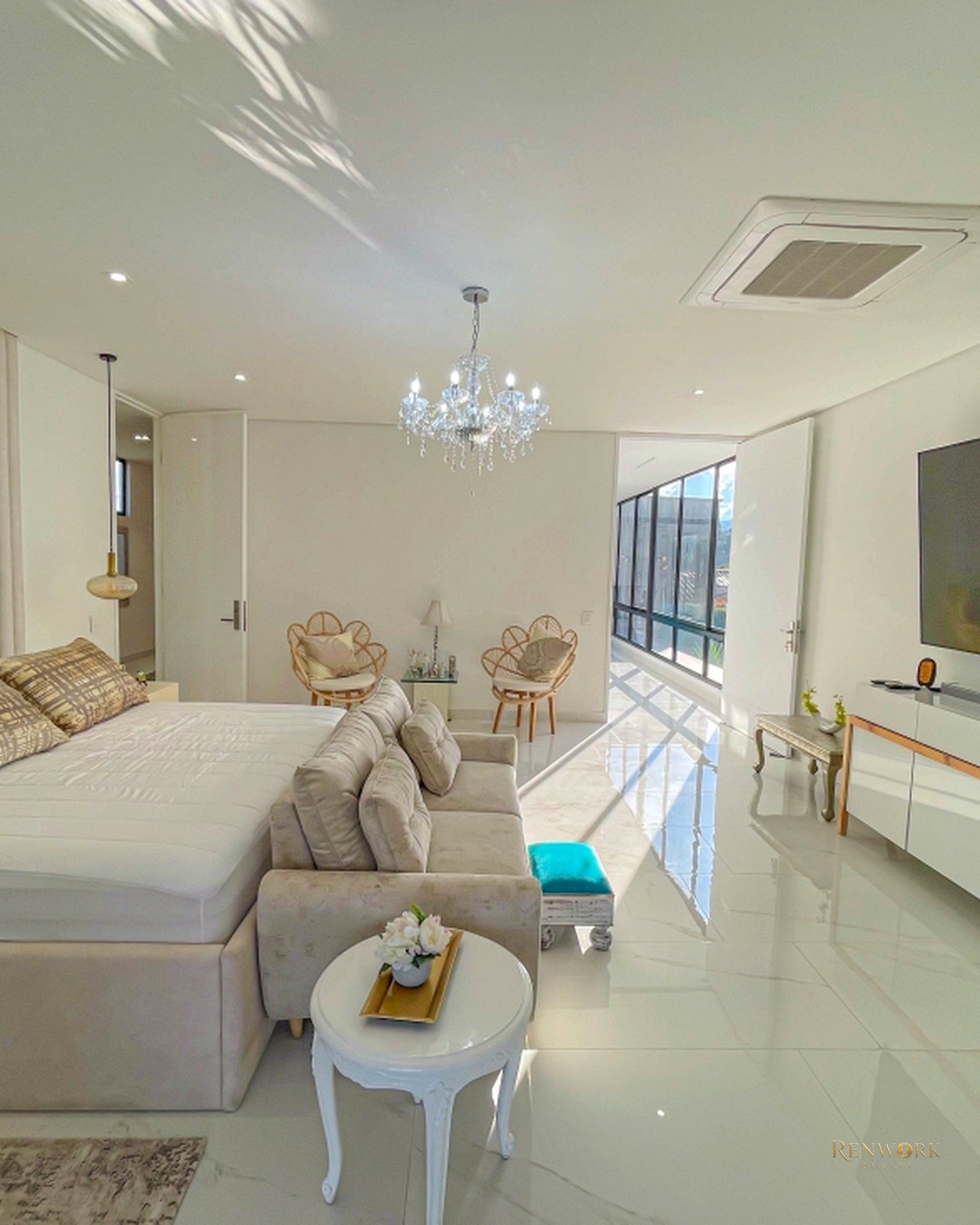 CASA MODERNA CON ACABADOS DE LUJO Y ASCENSOR EN LLANOGRANDE · foto 12