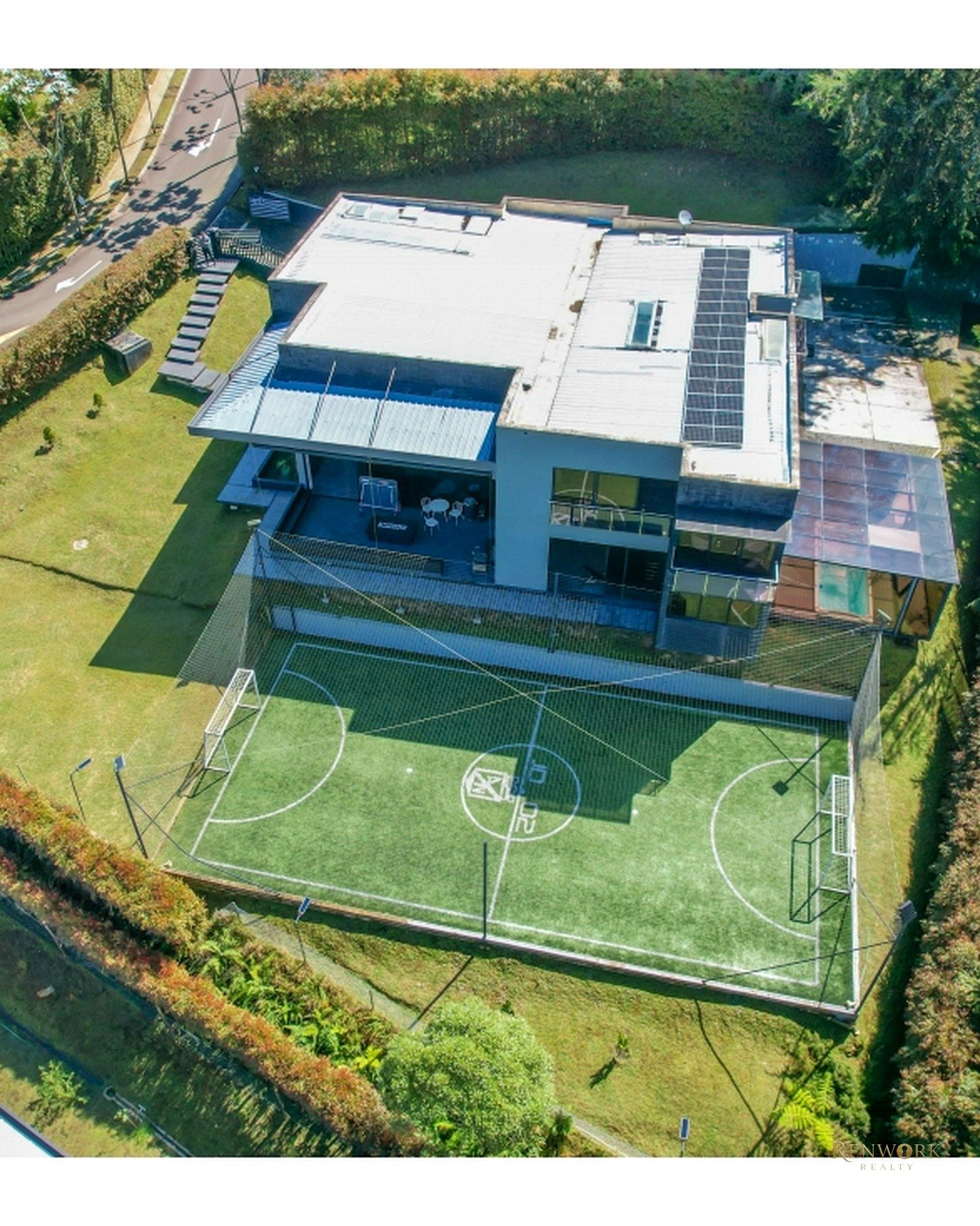 Vista de CASA MODERNA CON CANCHA SINTETICA EN LAS PALMAS