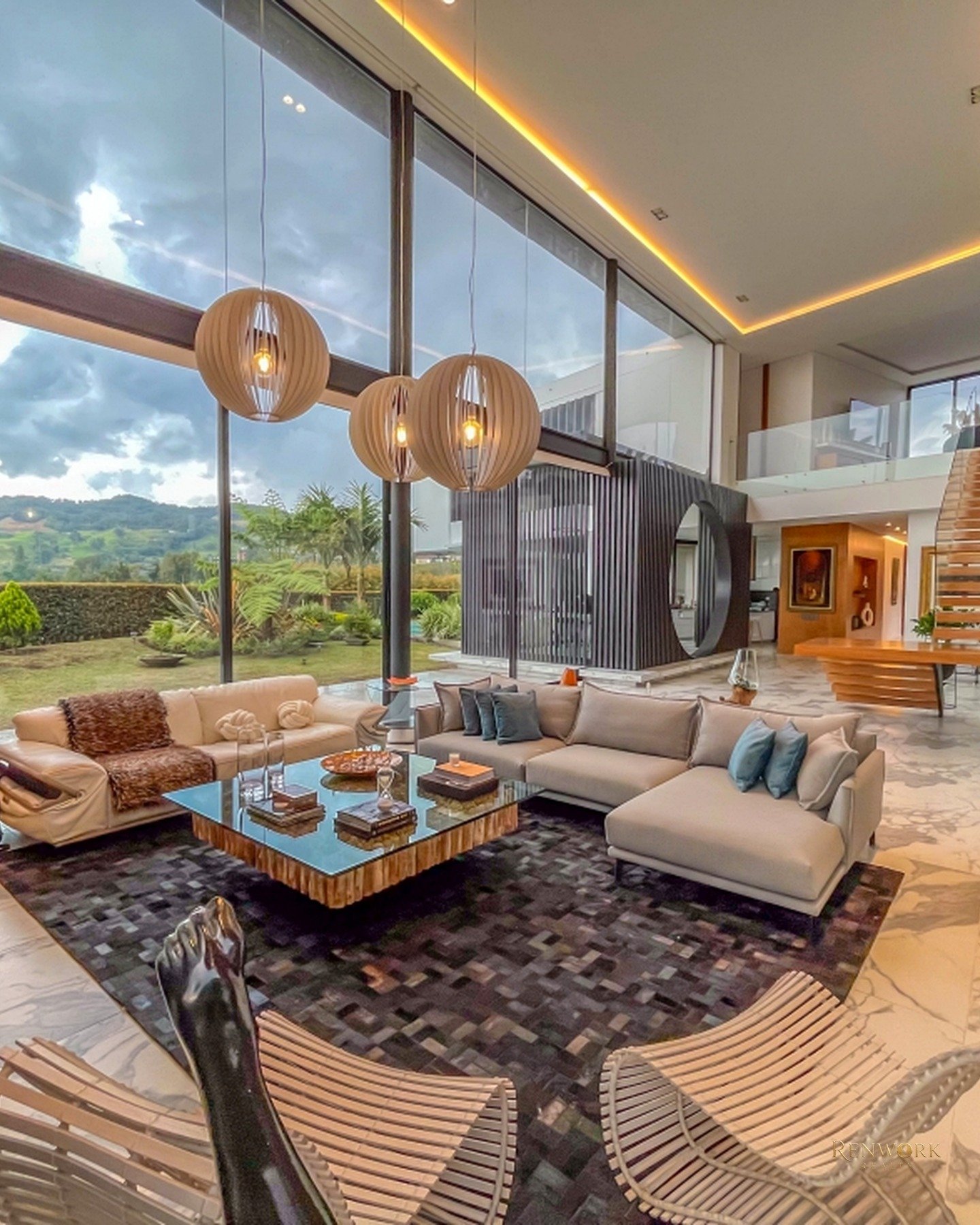 Vista de CASA MODERNA CON PISCINA EN LAS PALMAS VENTA