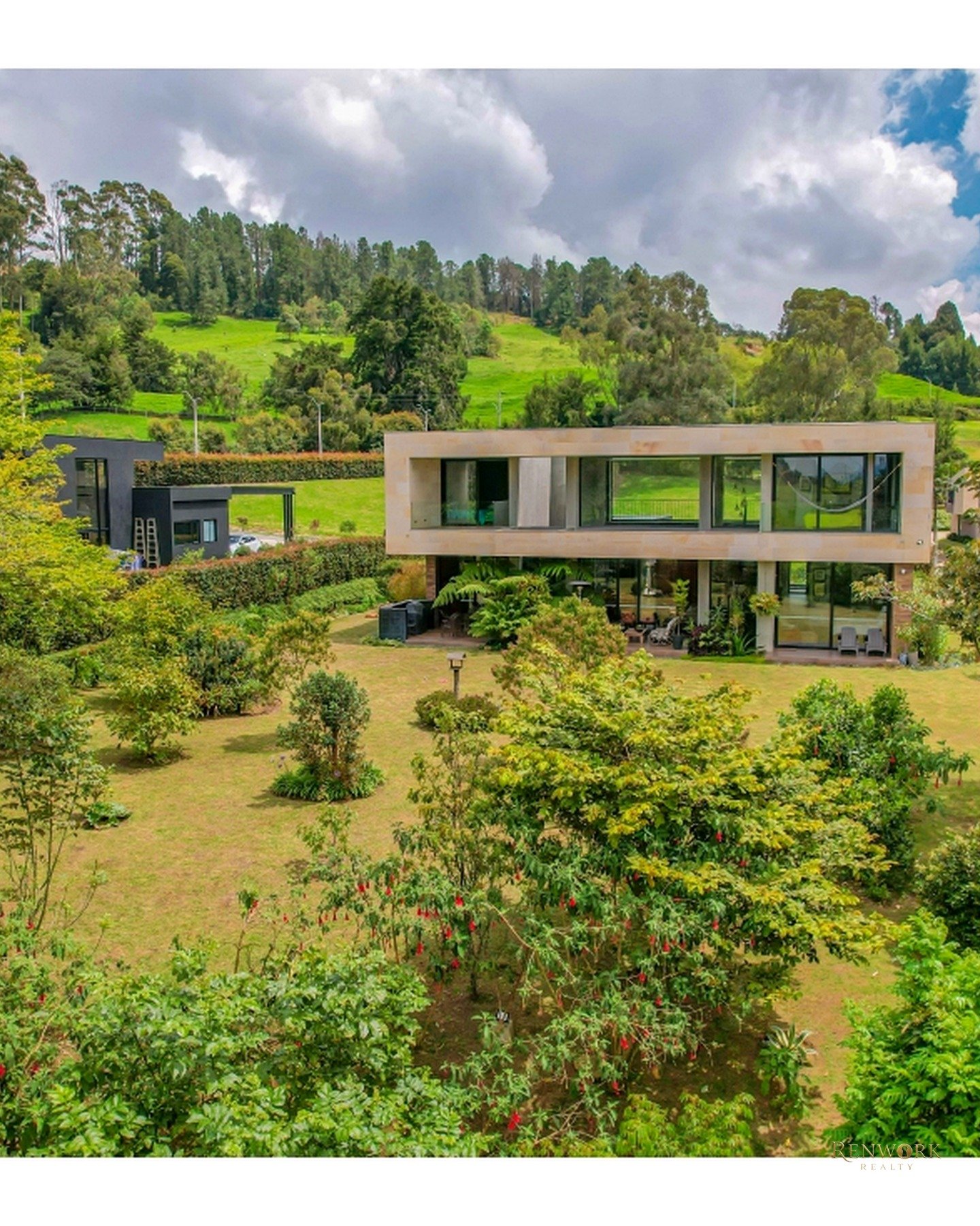 Vista de CASA MODERNA EN EL ALTO DE PALMAS LOTE PLANO
