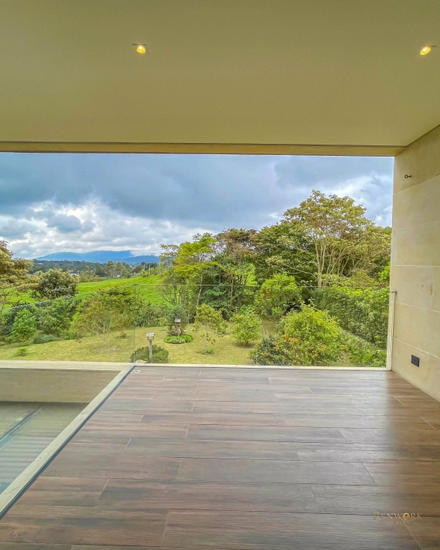 CASA MODERNA EN EL ALTO DE PALMAS LOTE PLANO · foto 23