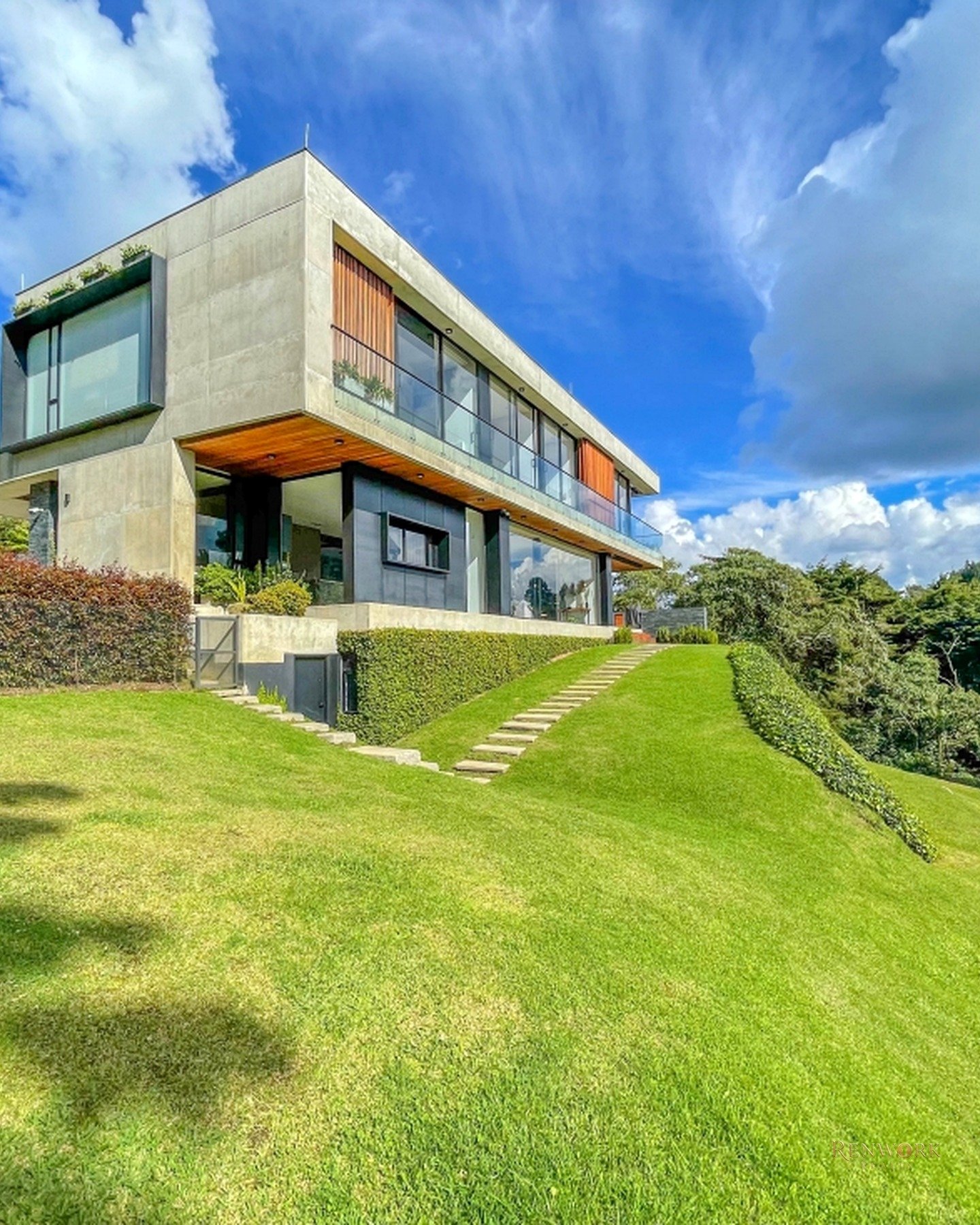 CASA MODERNA EN LAS PALMAS CON VISTA