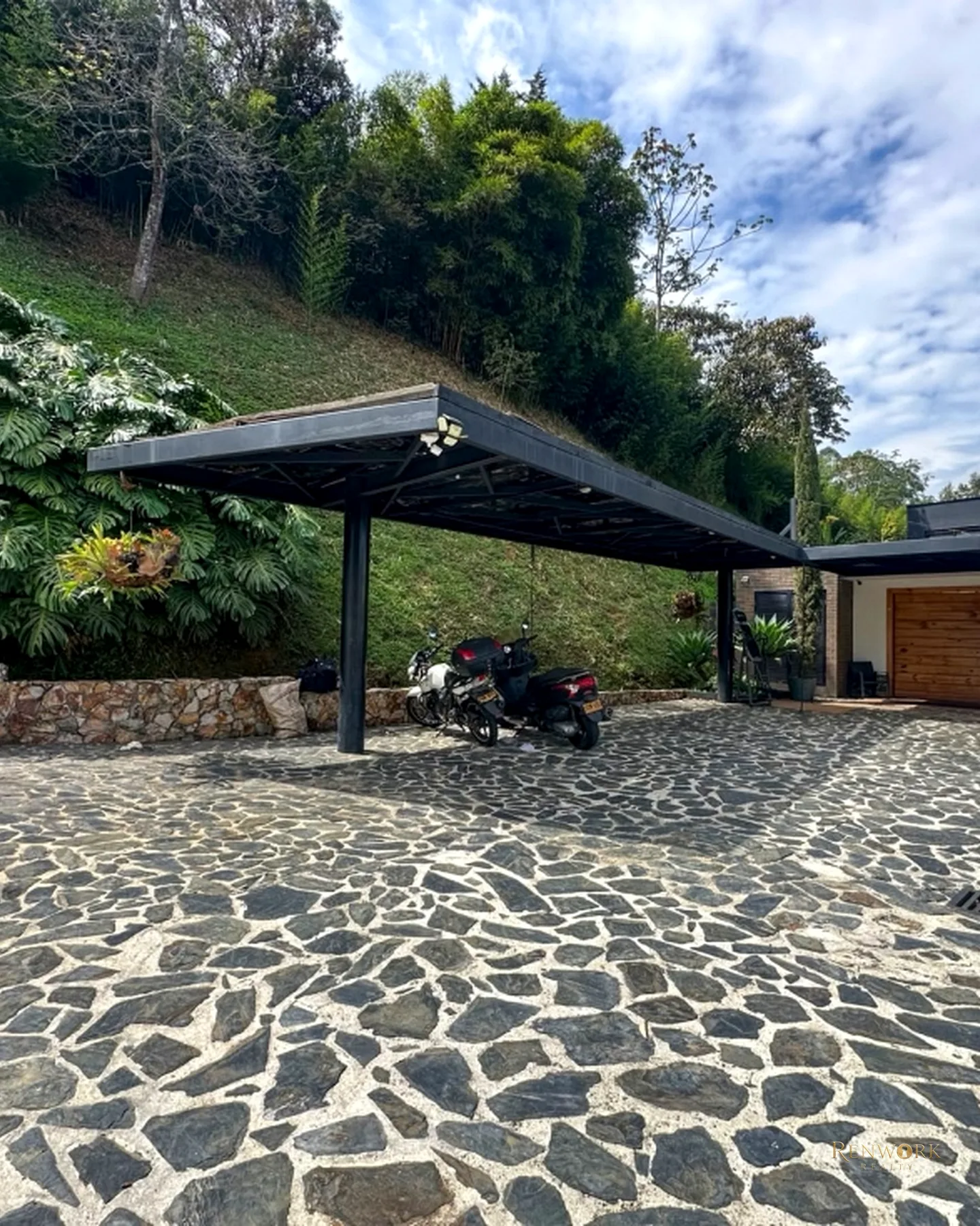CASA PARA LA VENTA EN EL POBLADO, EN UNIDAD CERRADA · foto 18