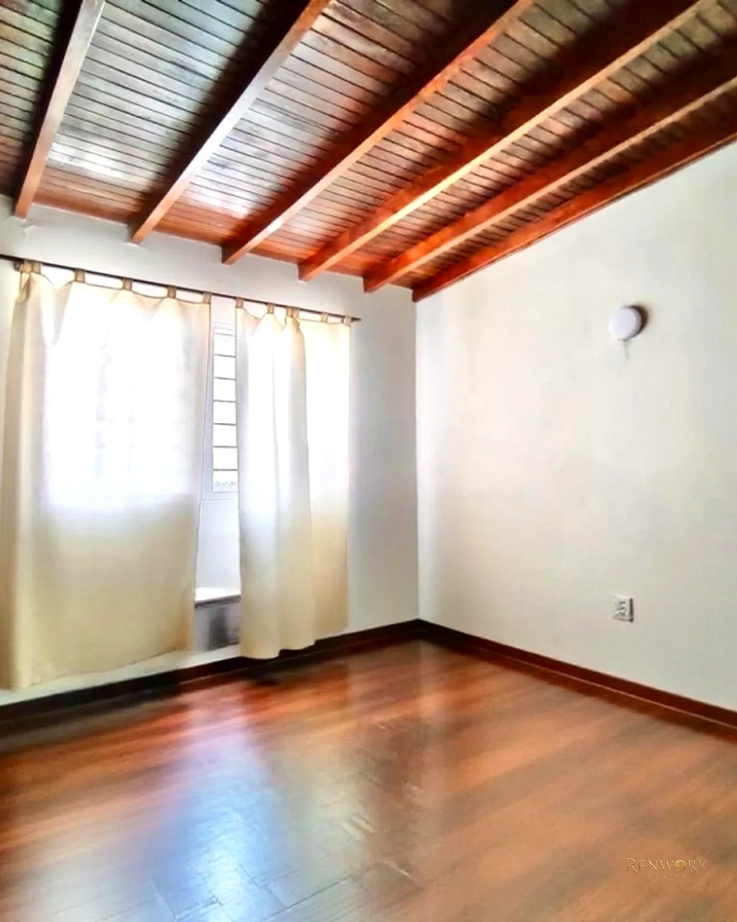 CASA PARA LA VENTA EN LAURELES, SECTOR ESTADIO · foto 6