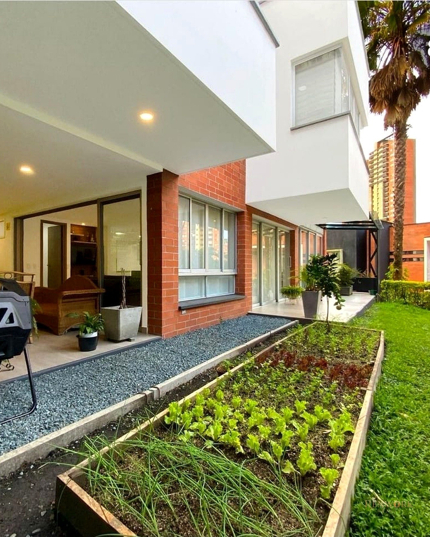 Vista de CASA PARA LA VENTA EN SABANETA SAN REMO