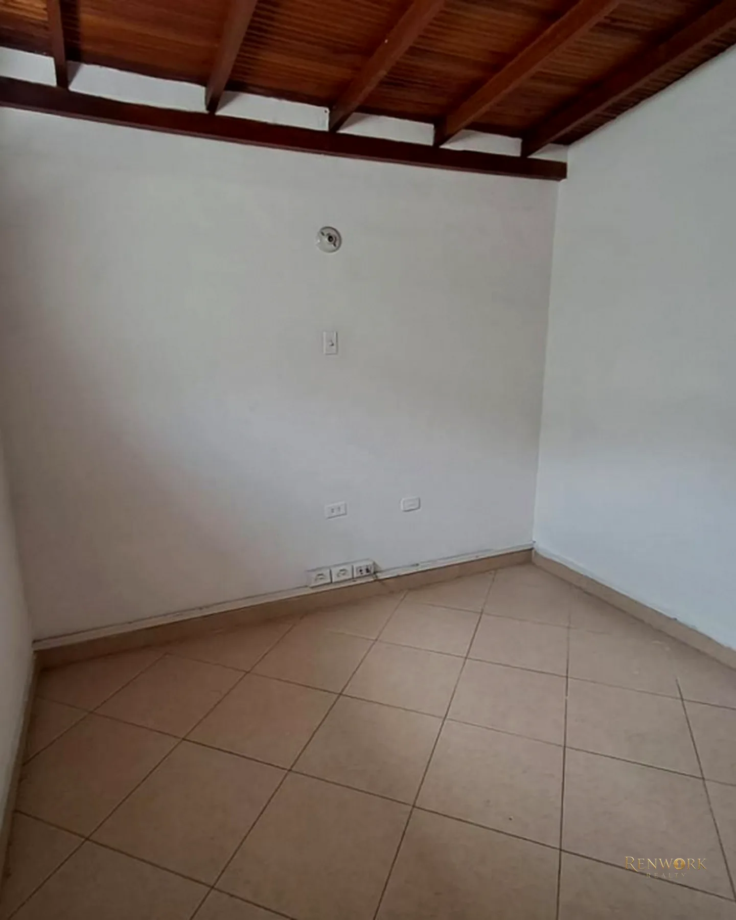 CASA PARA LA VENTA EN SURAMERICANA · foto 11