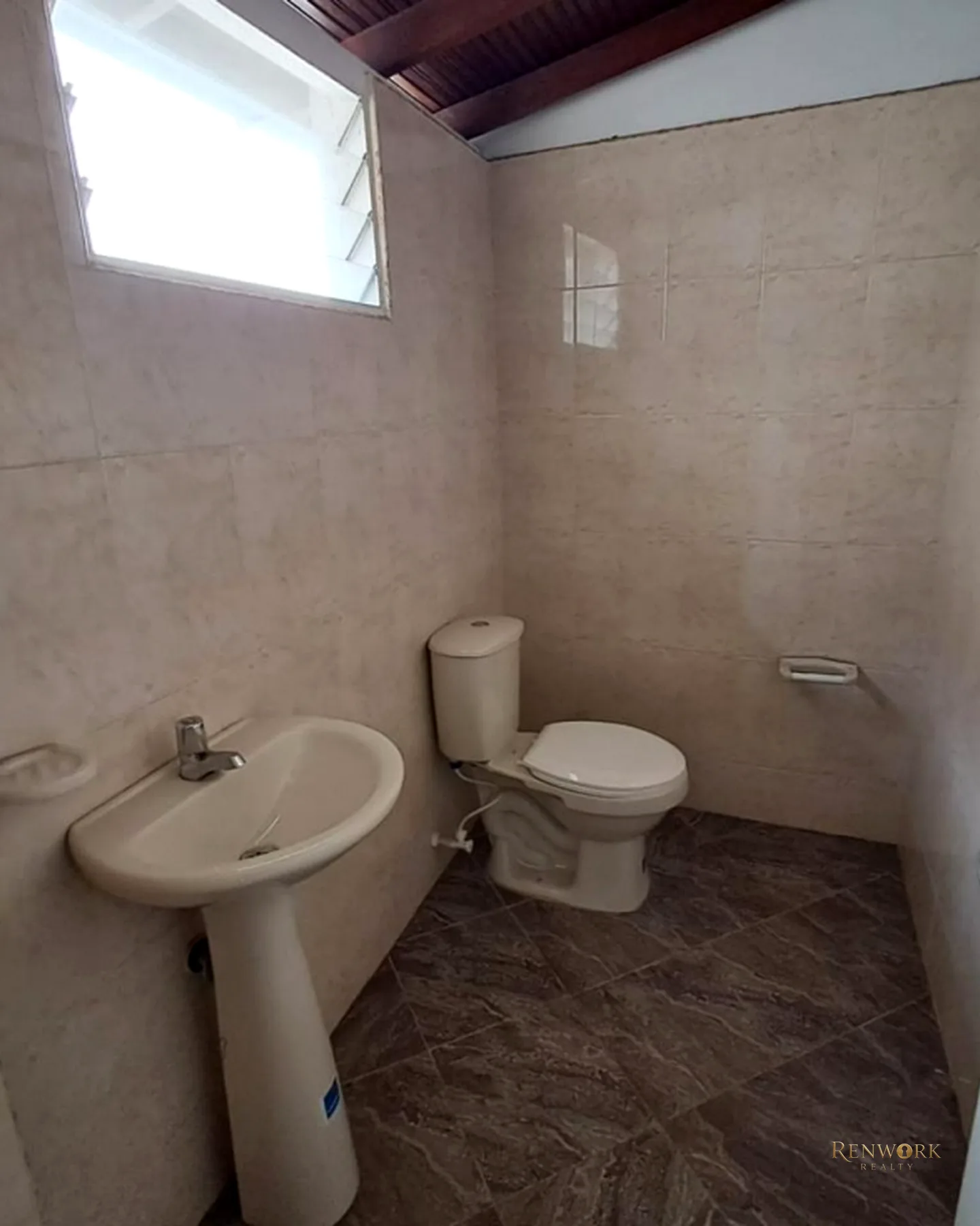 CASA PARA LA VENTA EN SURAMERICANA · foto 17