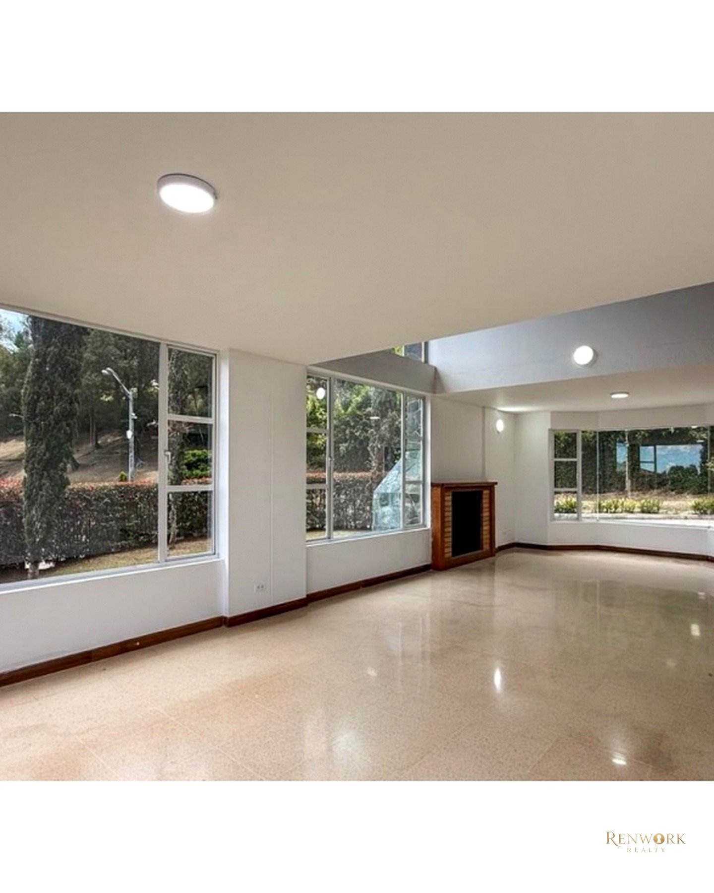 Vista de CASA PARA VENTA EN ALTOS DEL ESCOBERO EN UNIDAD CERRADA