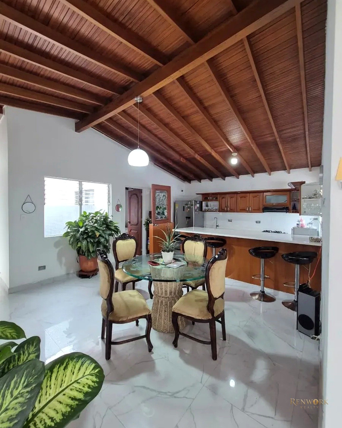 Vista de CASA PARA VENTA EN MEDELLÍN LAURELES 2 PISO CON PARQUEADERO