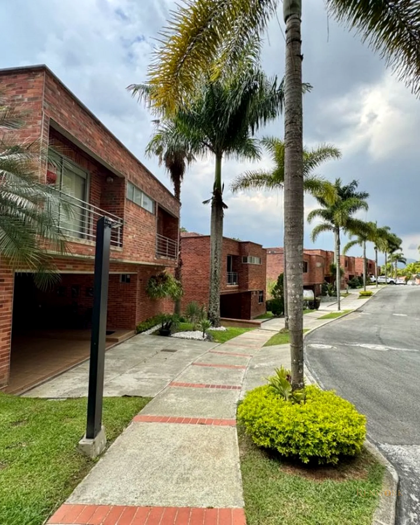 CASA SECTOR BENEDICTINOS CON GRAN JARDÍN · foto 4