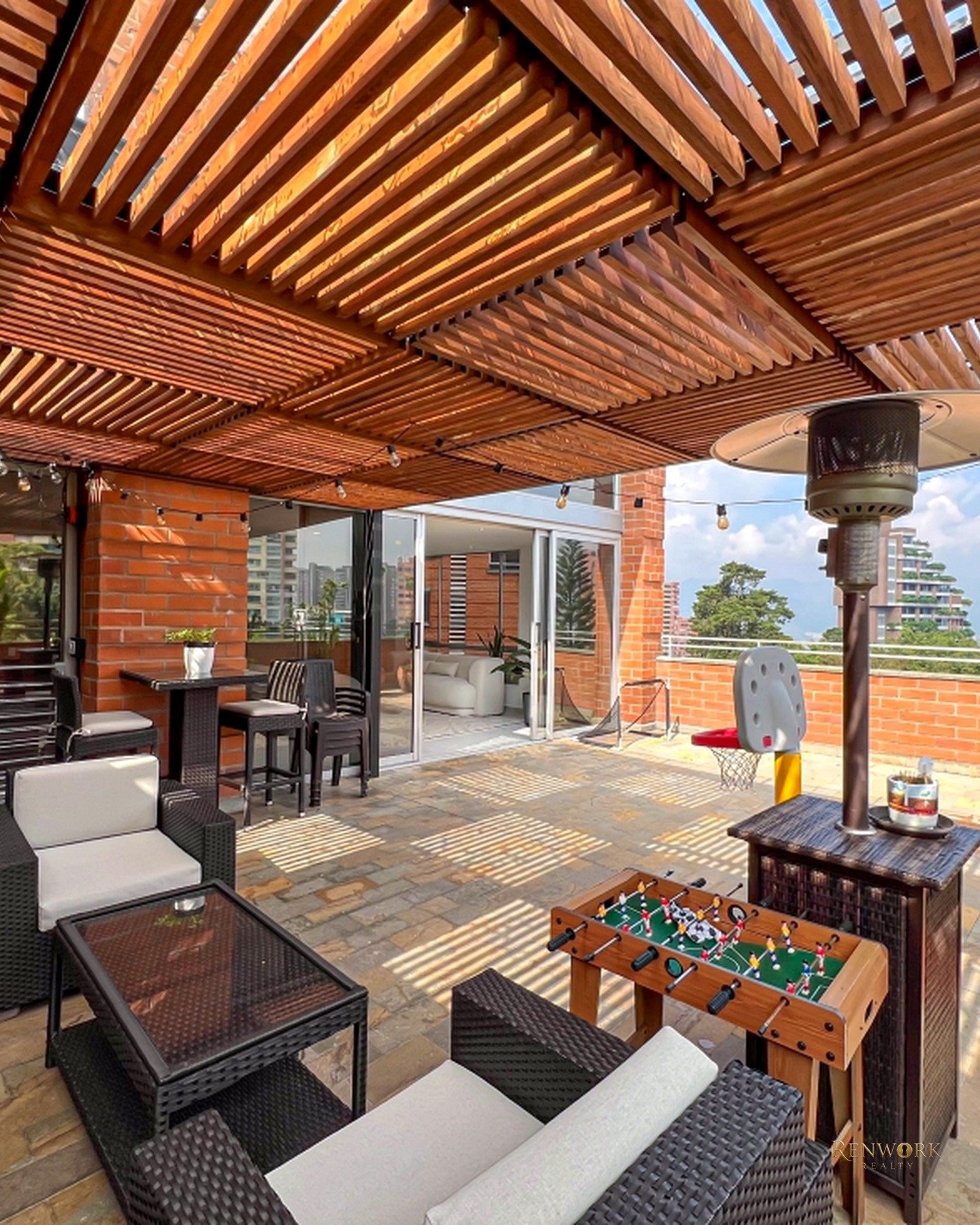 Vista de DUPLEX CON TERRAZA CERCA AL TESORO 3 HABITACIONES, IDEAL PARA NIÑOS