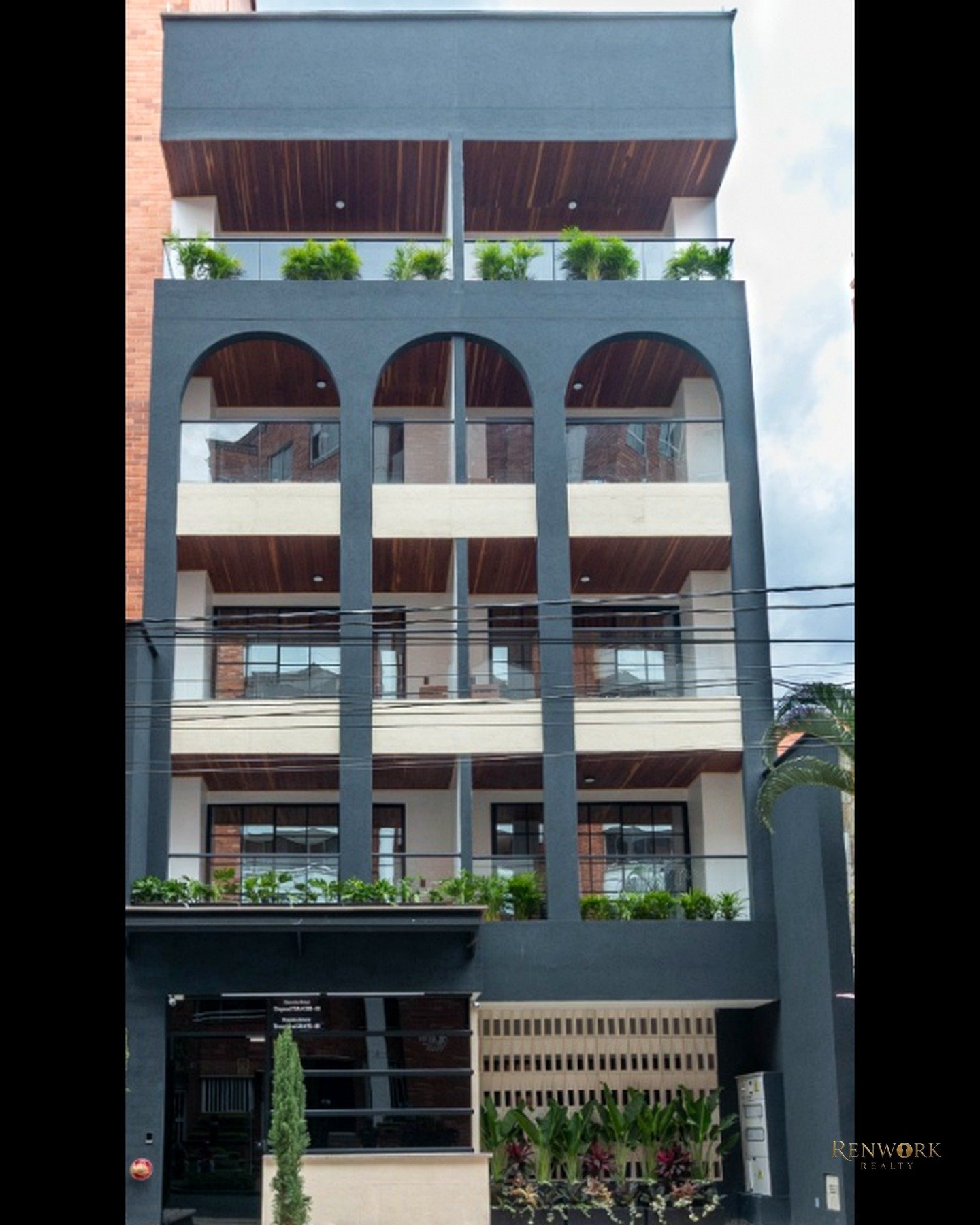 EDIFICIO AMOBLADO EN VENTA MEDELLÍN LAURELES SANTA TERESITA · foto 2
