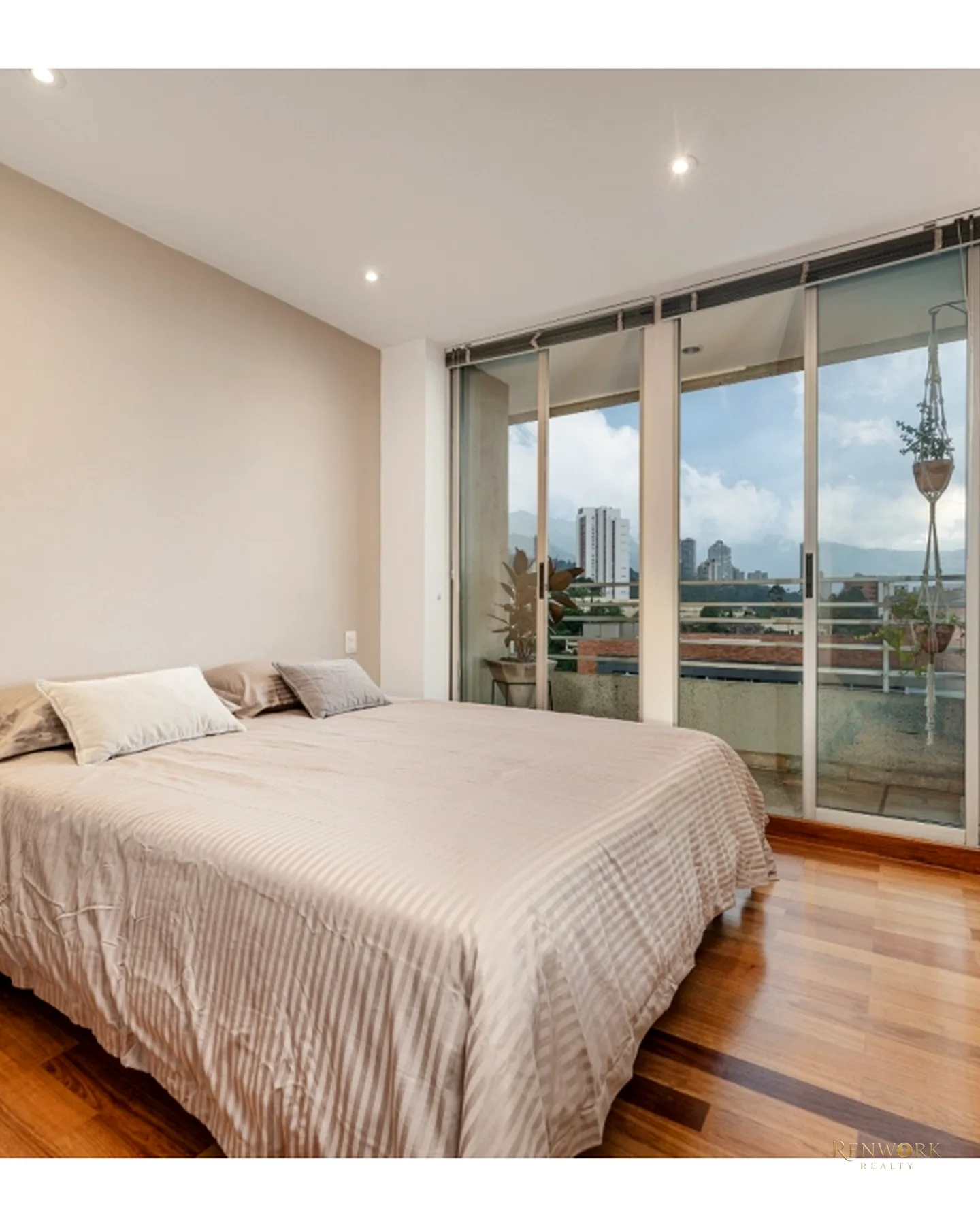 EN VENTA: EXCLUSIVO APARTAMENTO SECTOR EL TESORO, POBLADO · foto 13