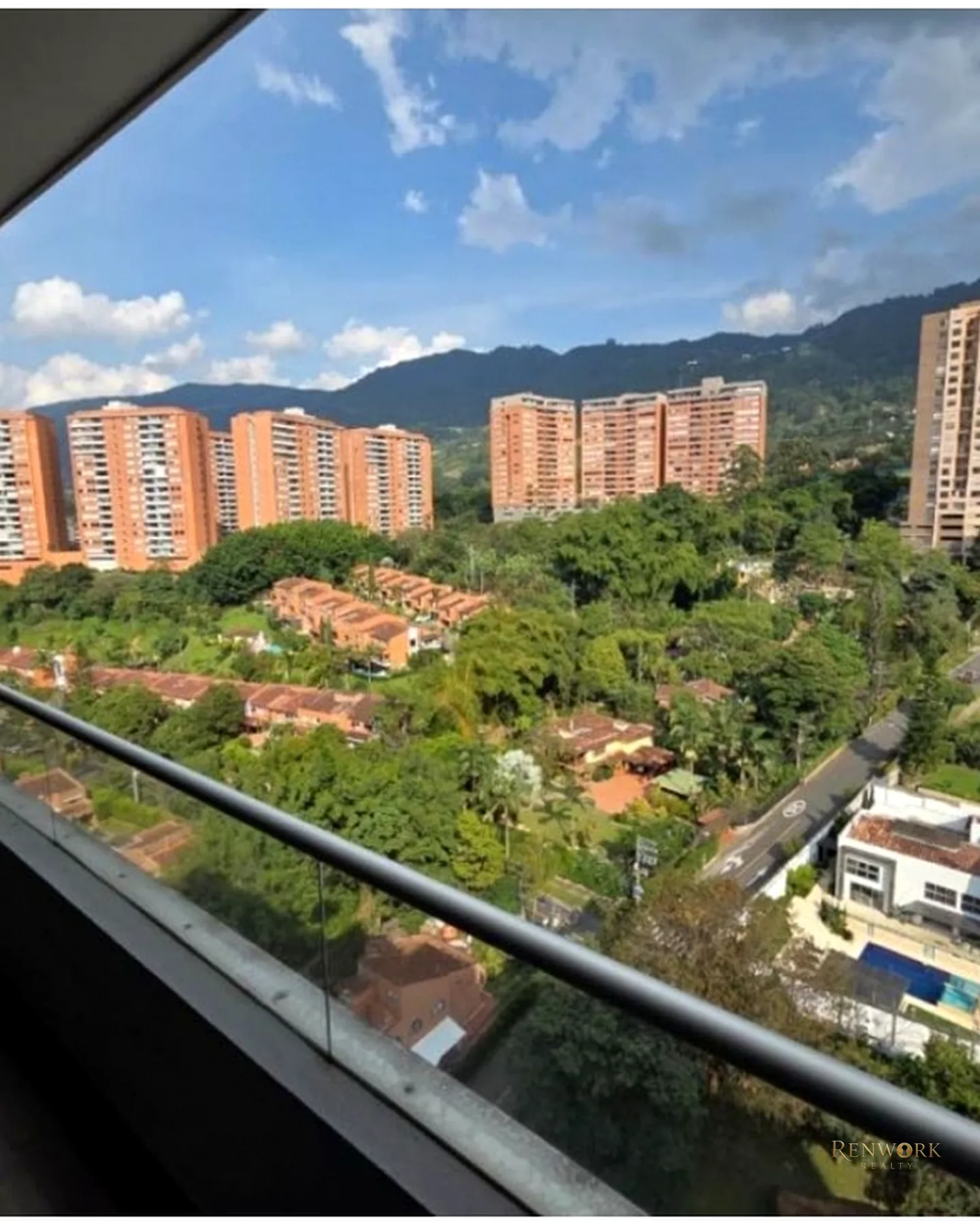ESPECTACULAR APARTAMENTO EN LA LOMA DEL ESMERALDAL LINDA UNIDAD · foto 12