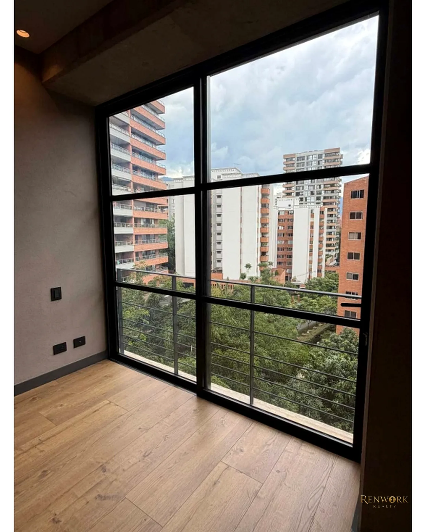 ESPECTACULAR APARTAMENTO VENTA POBLADO CASTROPOL CON TERRAZA, MODERNO · foto 4