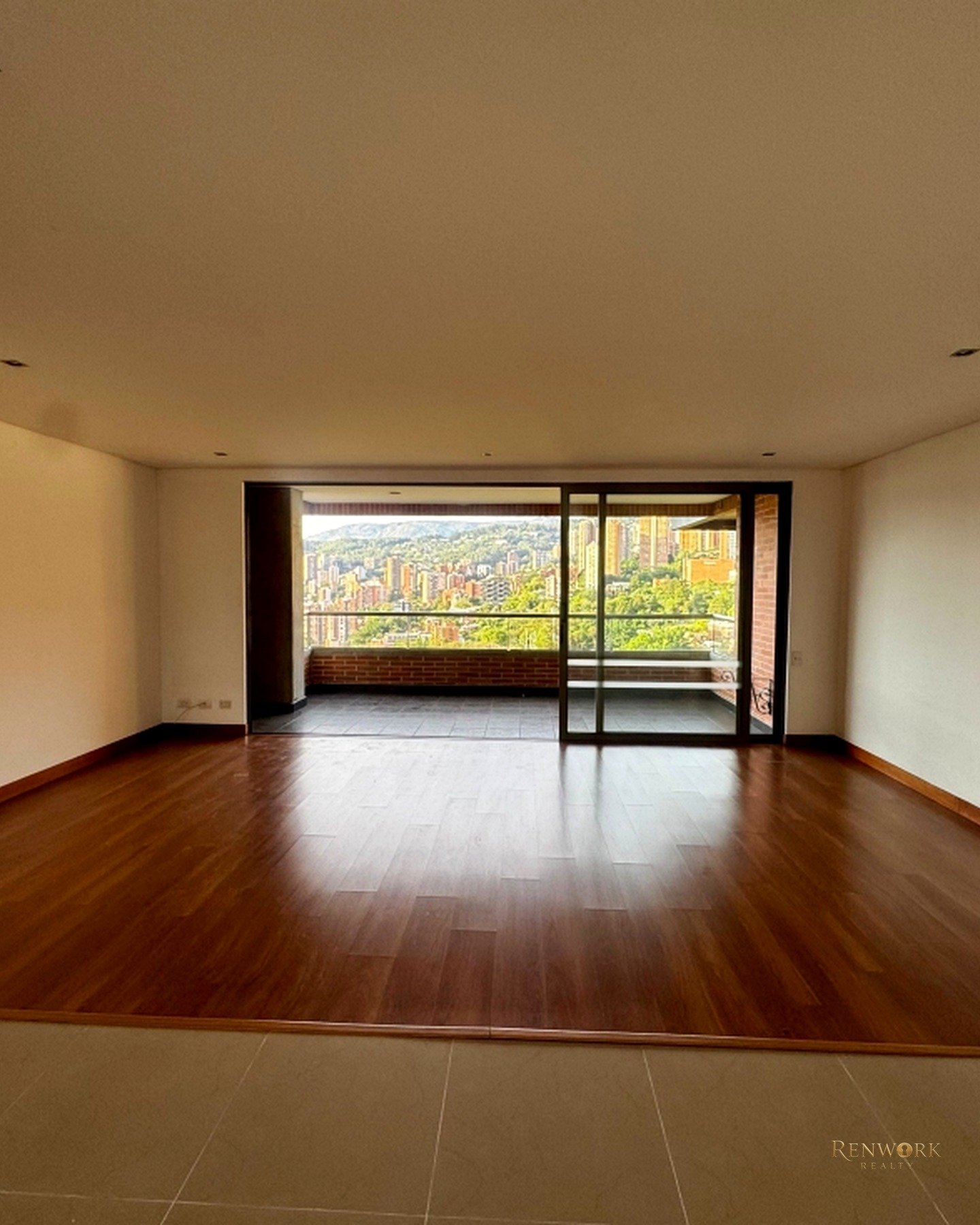 ESPECTACULAR APTO EN VENTA Y ARRIENDO LOMA DE LOS GONZALES · foto 3